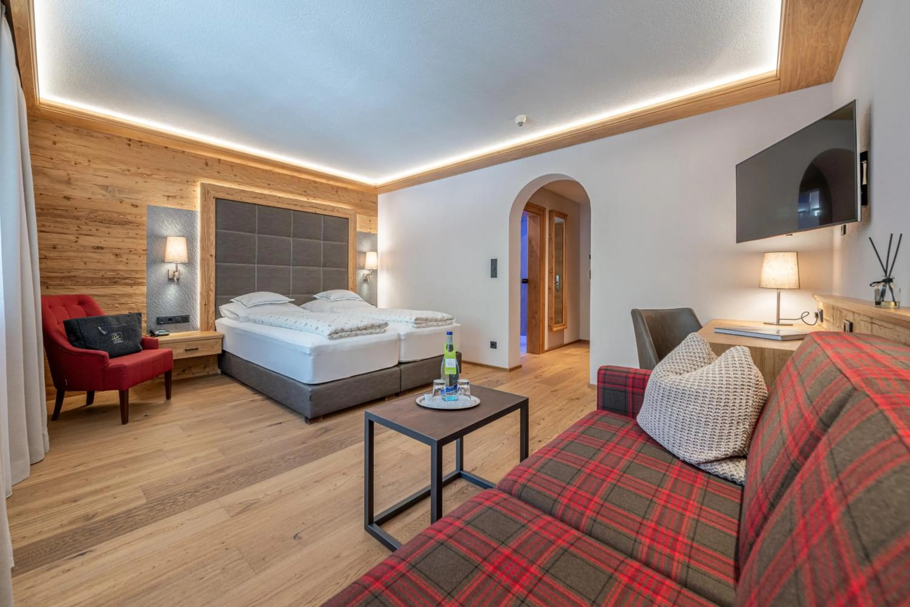 Photo of the whole room, Bed in Natur & Alpinhotel Post