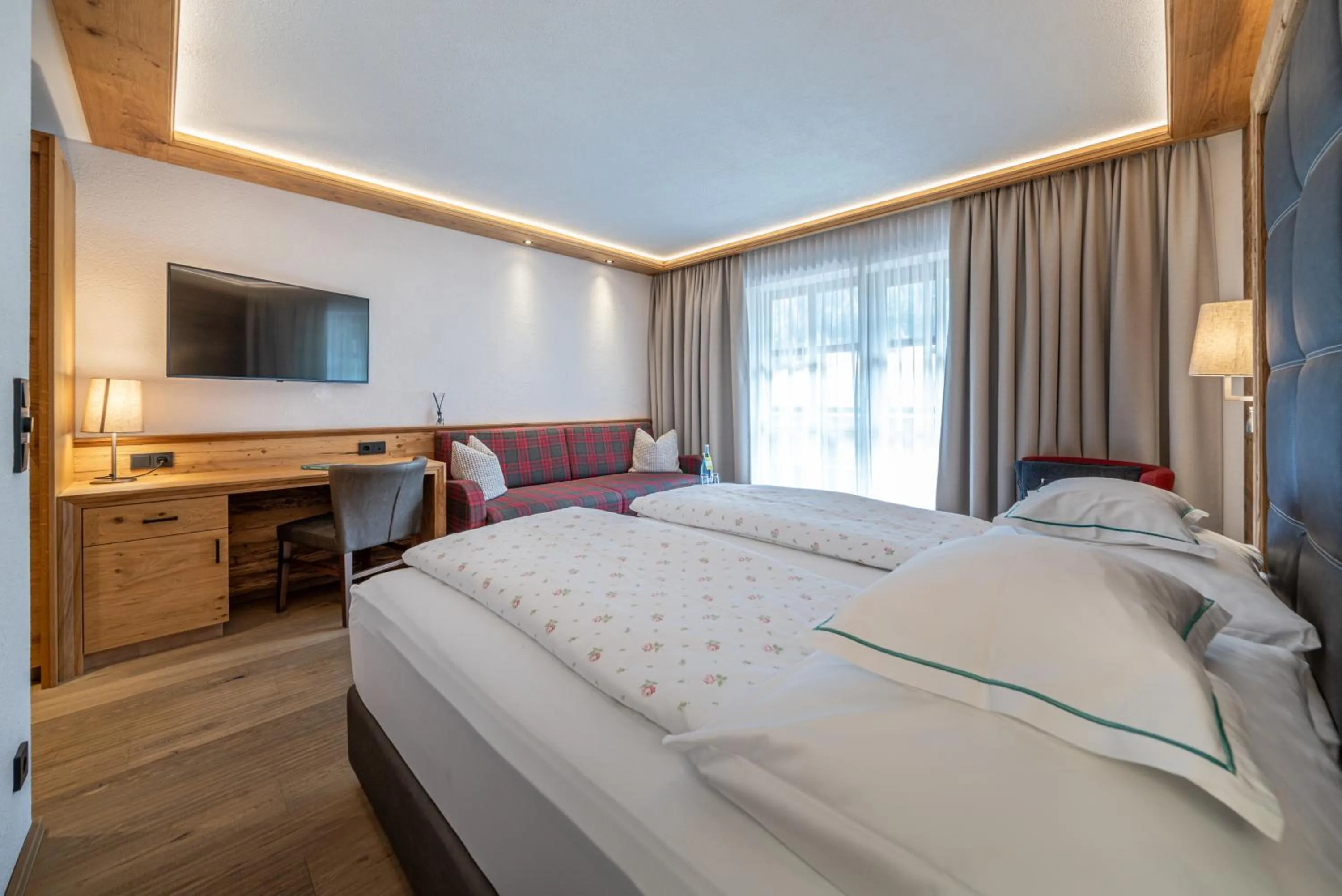 Photo of the whole room, Bed in Natur & Alpinhotel Post