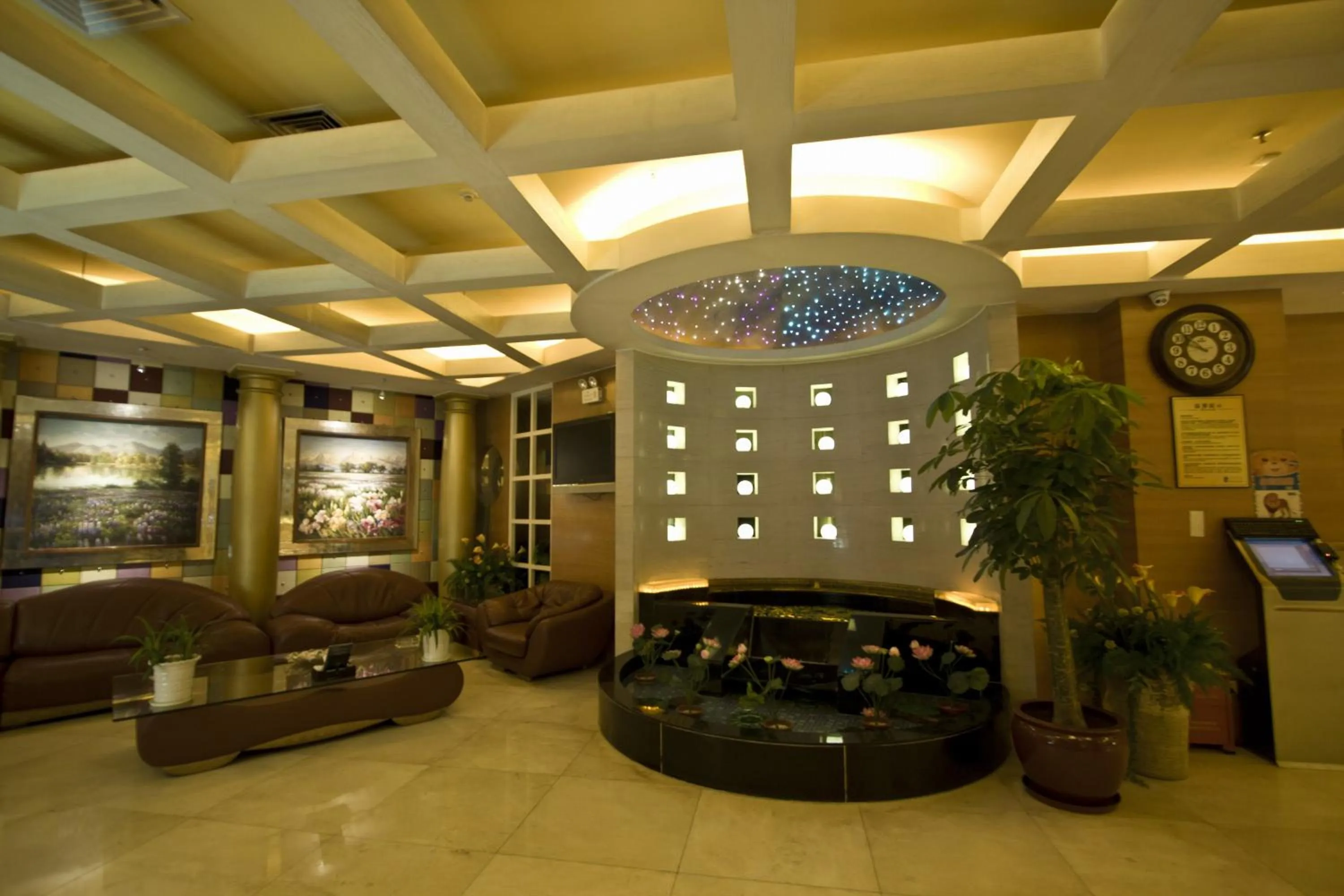 Lobby or reception in Shenzhen Kaili Hotel, Guomao Shopping Mall