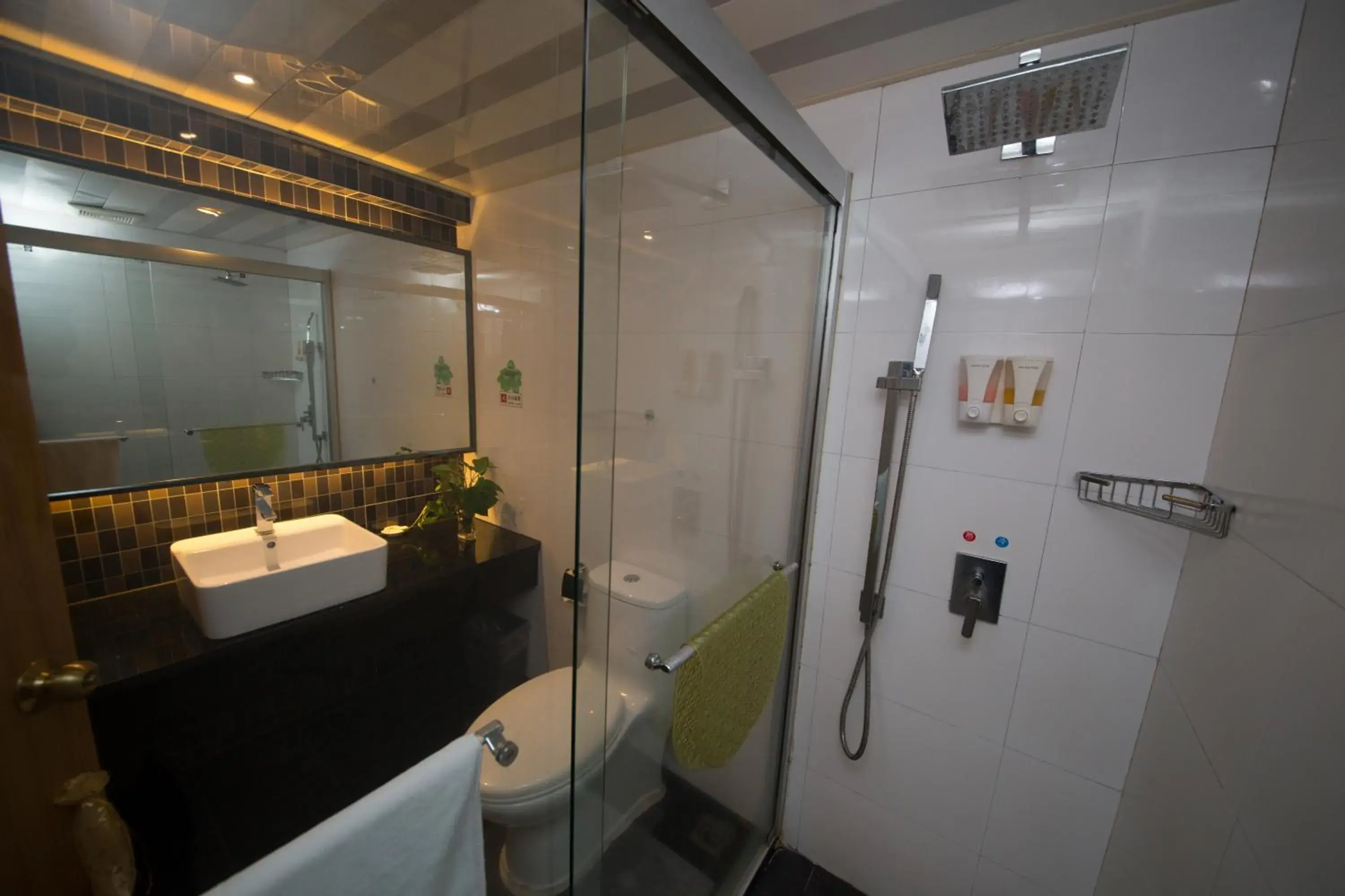 Classic Twin Room in Shenzhen Kaili Hotel, Guomao Shopping Mall Classic Twin Room in Shenzhen Kaili Hotel, Guomao Shopping Mall