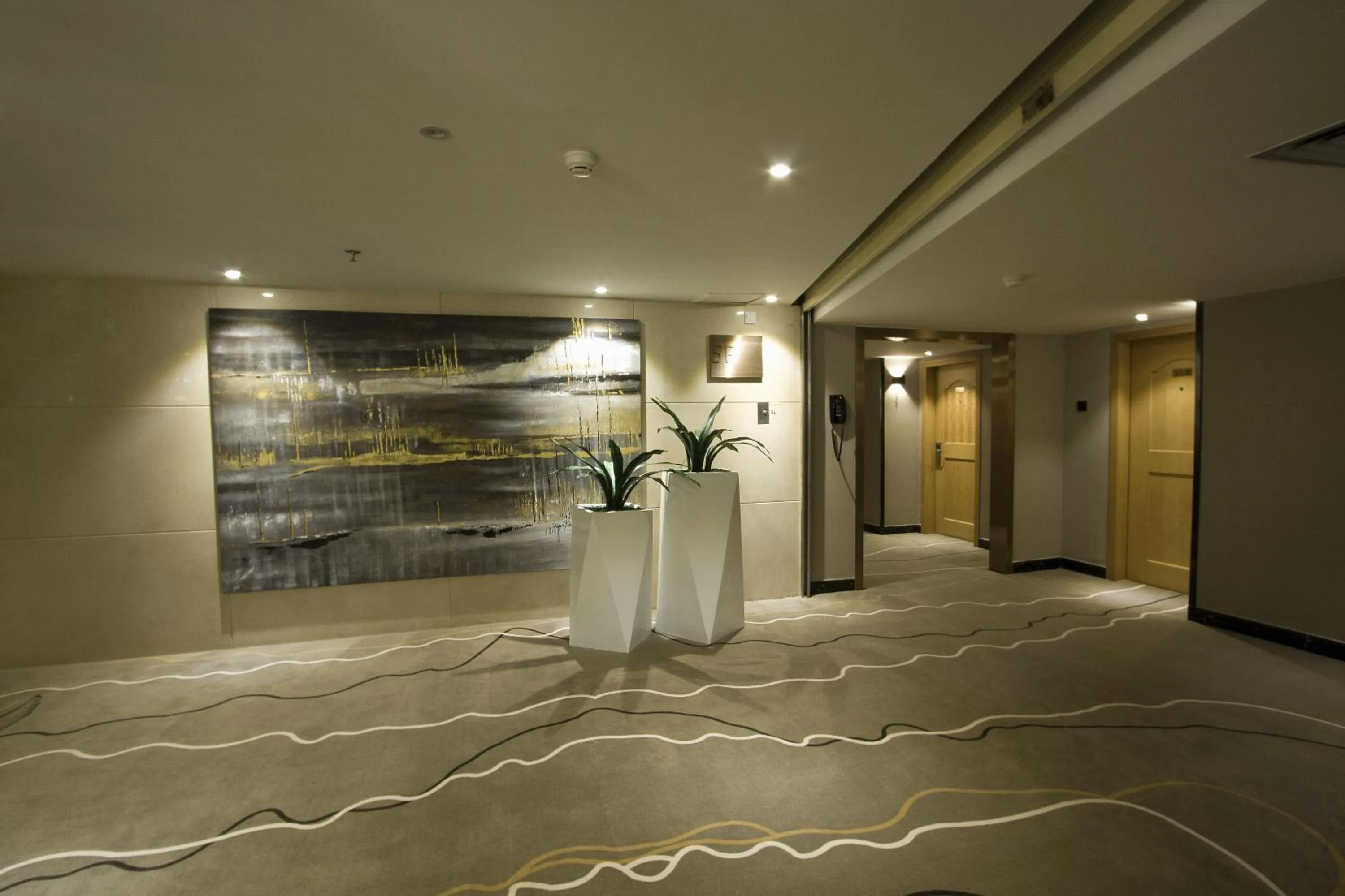 Decorative detail in Shenzhen Kaili Hotel, Guomao Shopping Mall