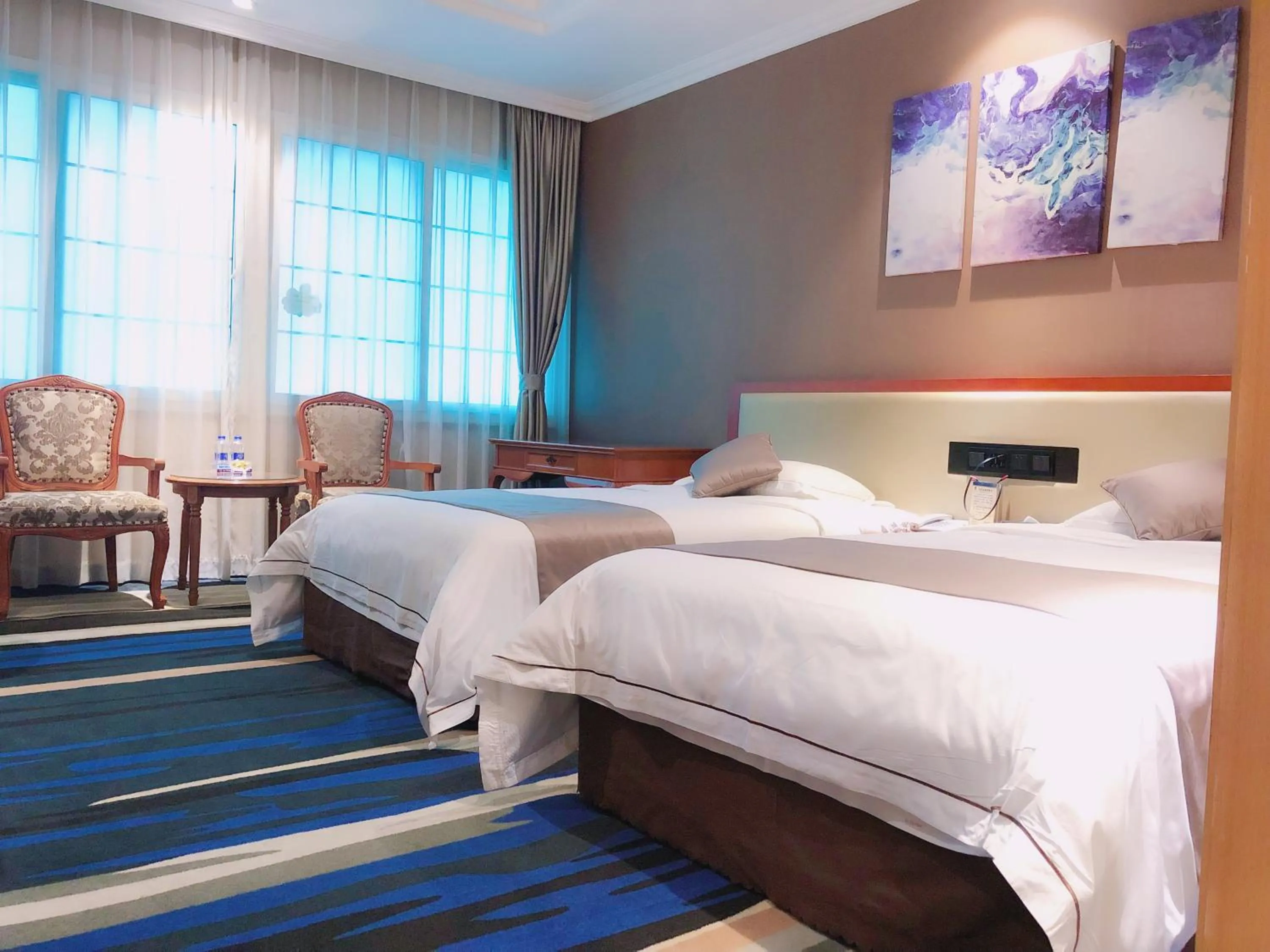 Photo of the whole room, Bed in Shenzhen Kaili Hotel, Guomao Shopping Mall