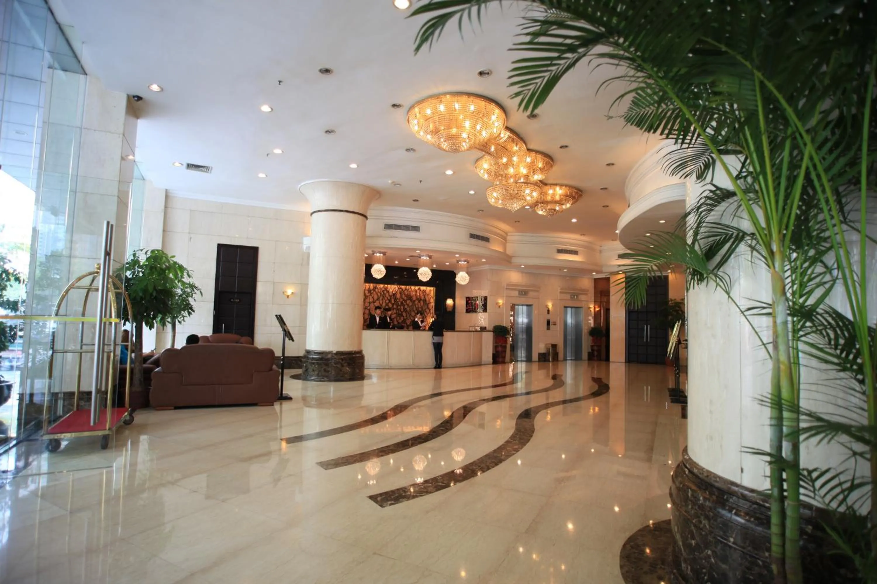 Lobby or reception in Shenzhen Kaili Hotel, Guomao Shopping Mall