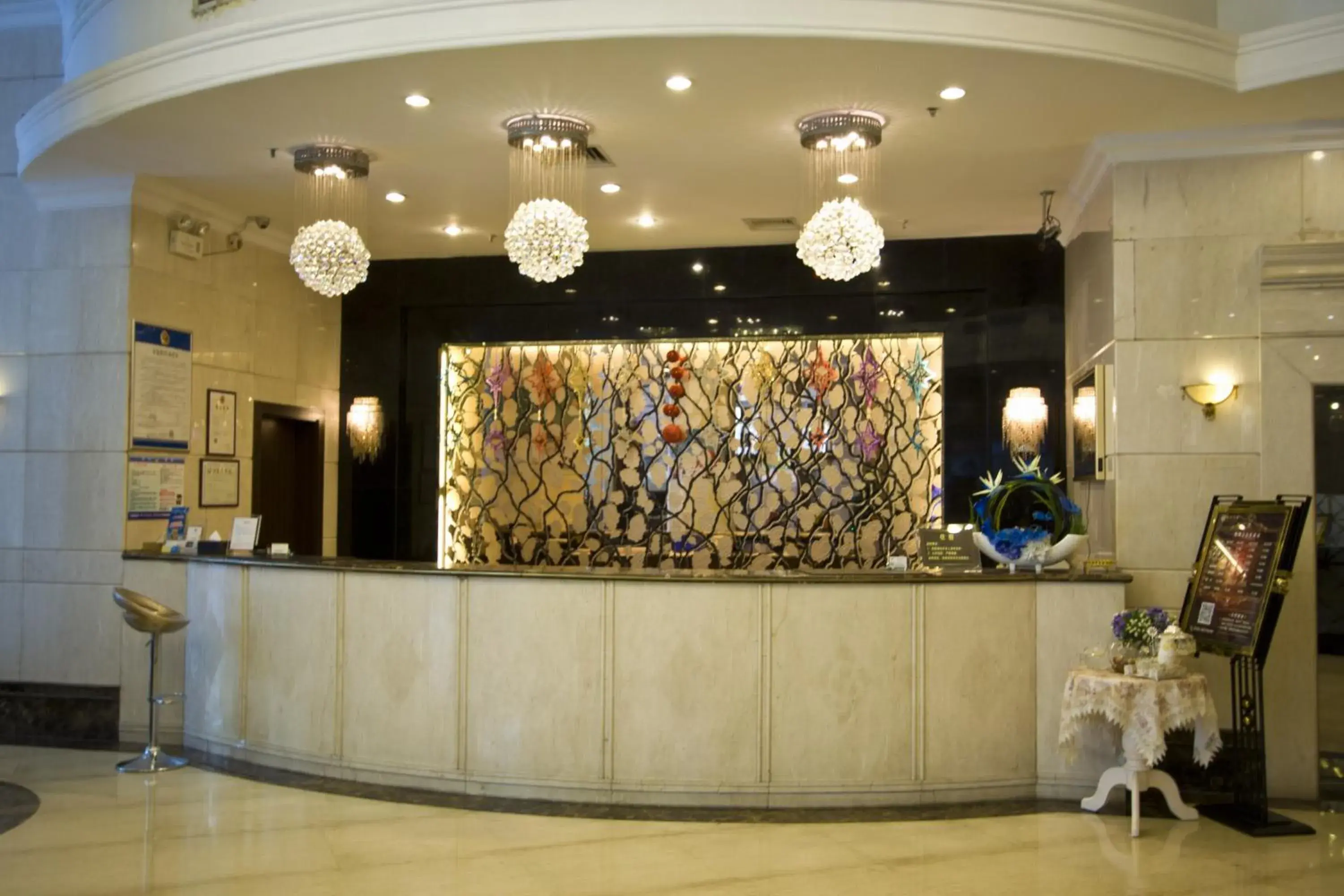 Property building in Shenzhen Kaili Hotel, Guomao Shopping Mall Property building in Shenzhen Kaili Hotel, Guomao Shopping Mall
