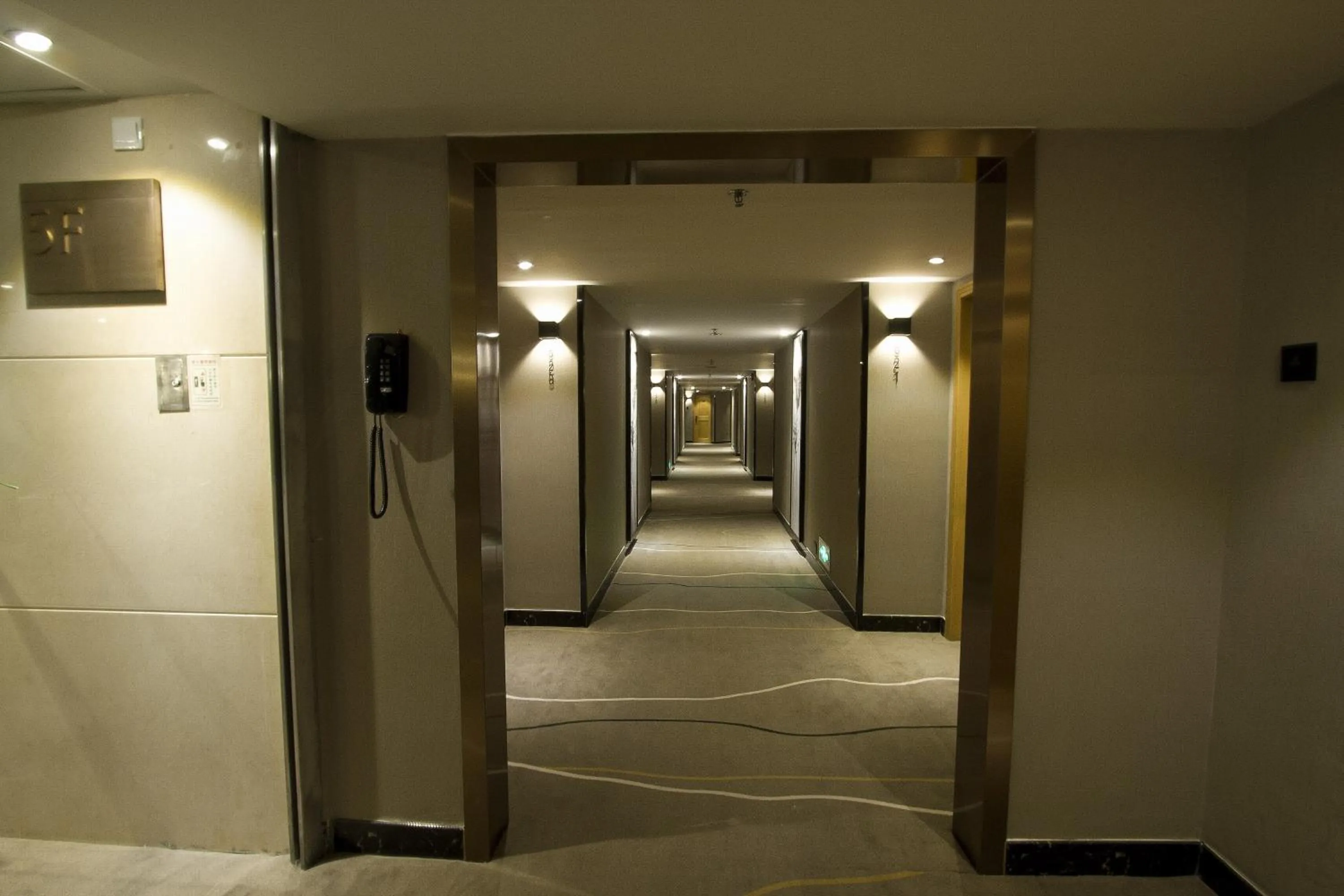 Decorative detail in Shenzhen Kaili Hotel, Guomao Shopping Mall