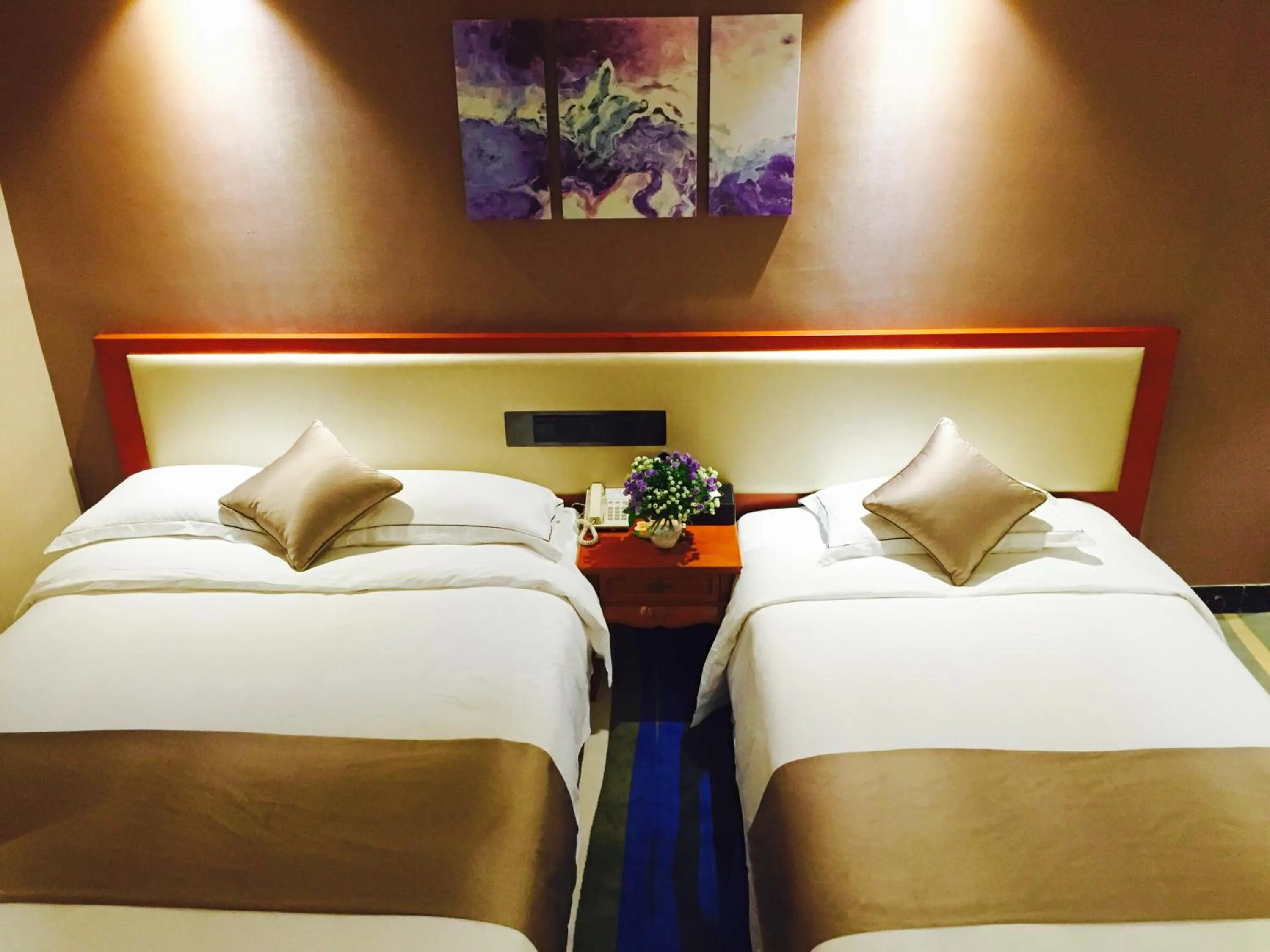 bunk bed, Bed in Shenzhen Kaili Hotel, Guomao Shopping Mall