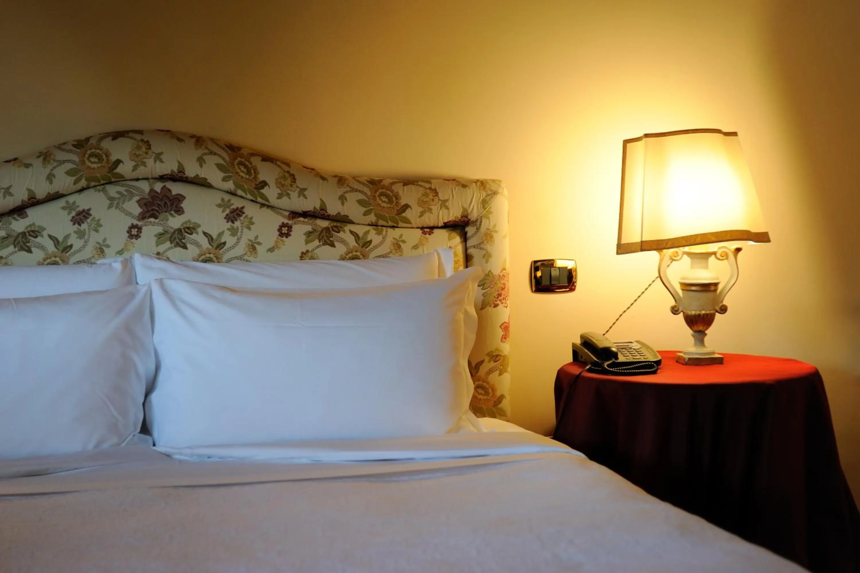 Decorative detail, Bed in Villa Orso Grigio