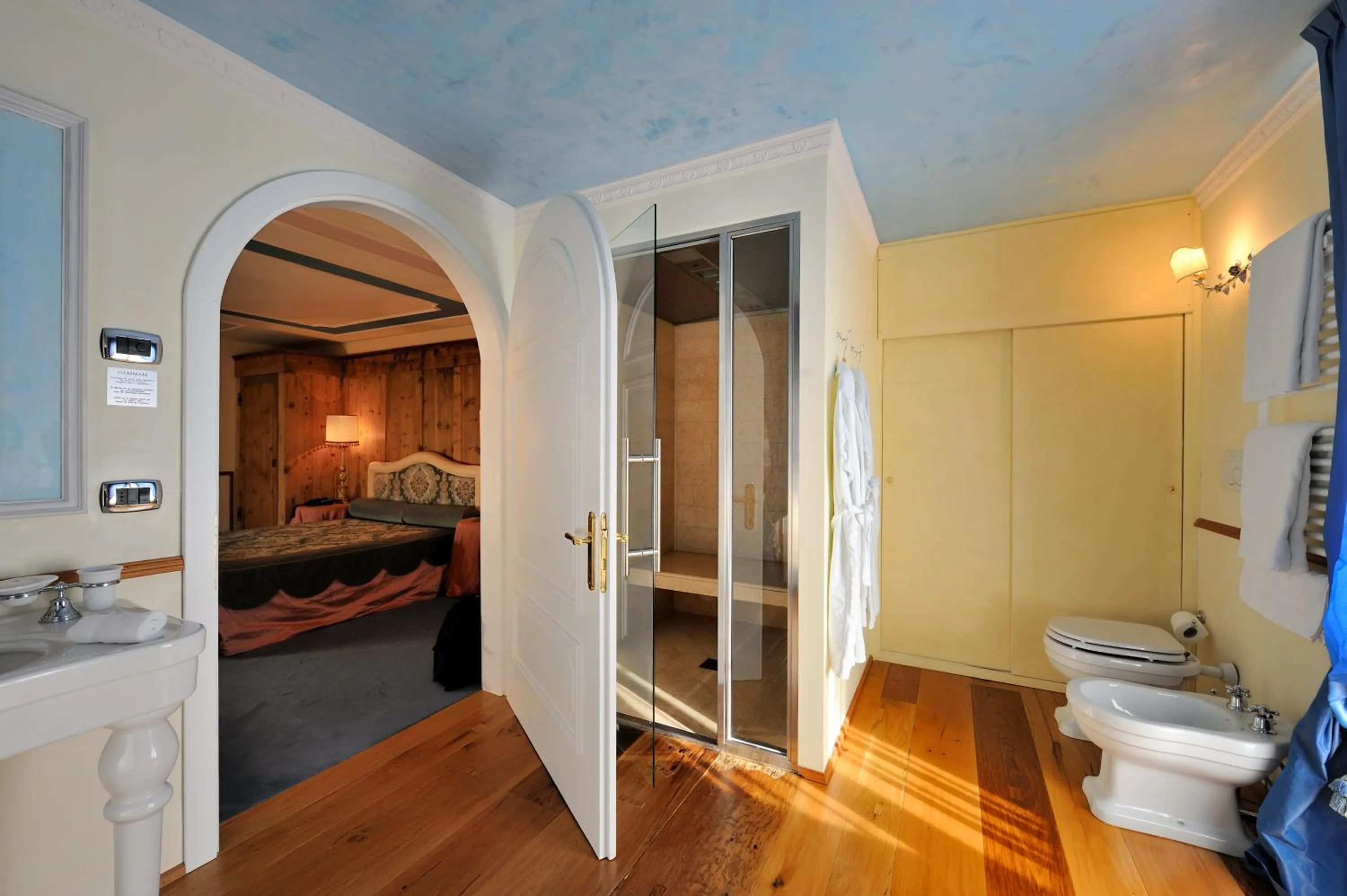 Steam room, Bed in Villa Orso Grigio