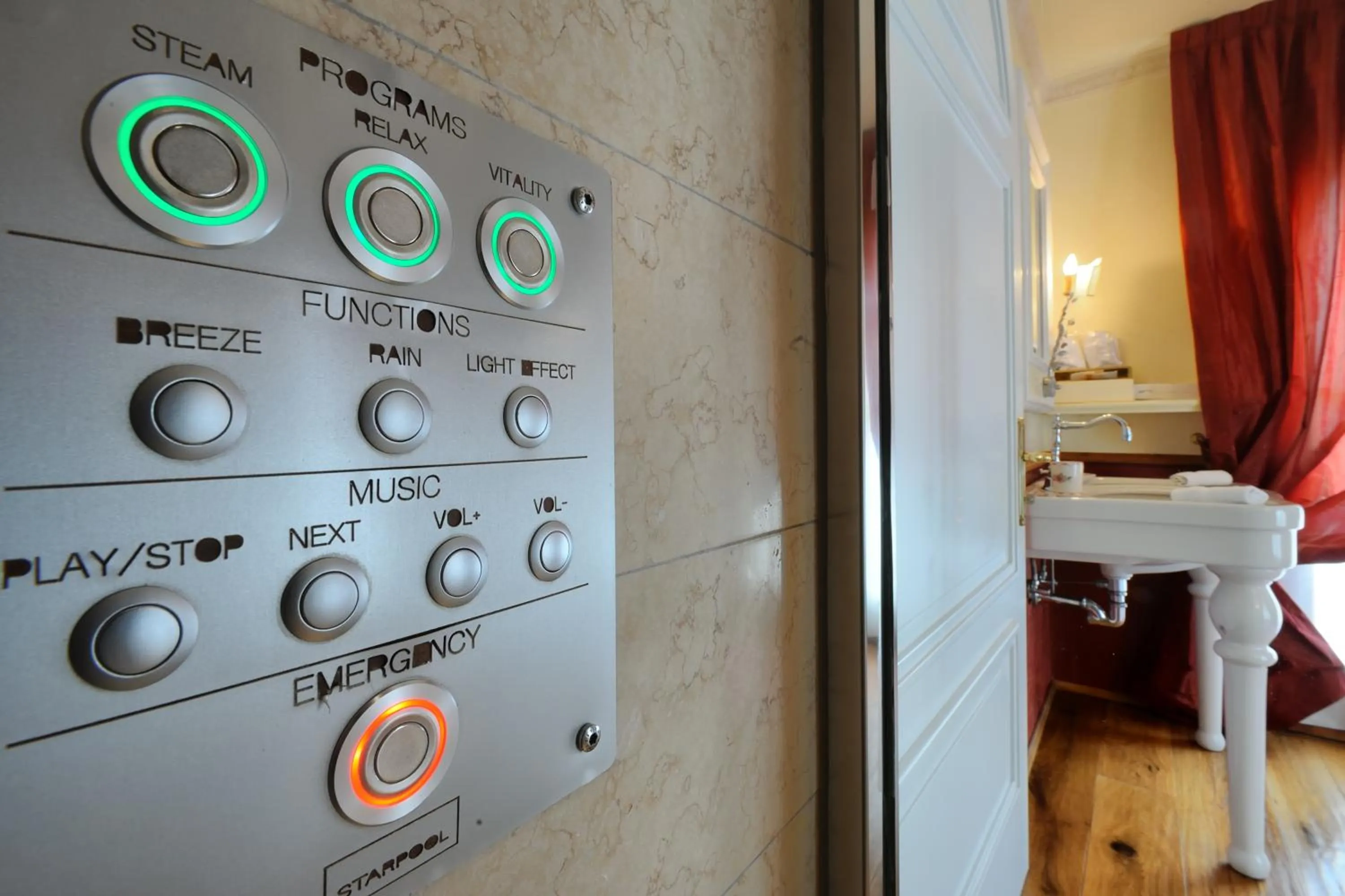 Steam room, Bed in Villa Orso Grigio