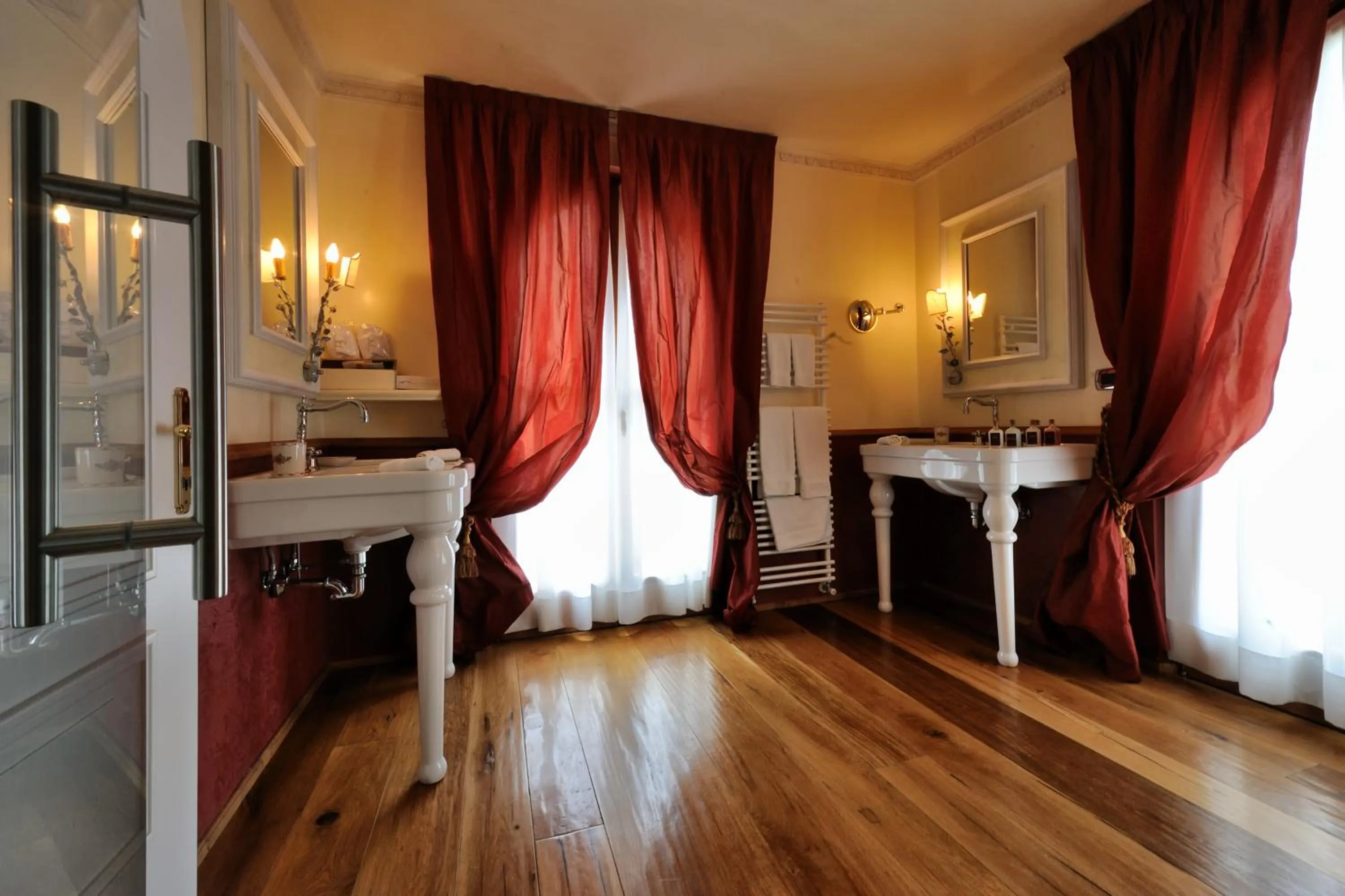 Toilet, Bed in Villa Orso Grigio