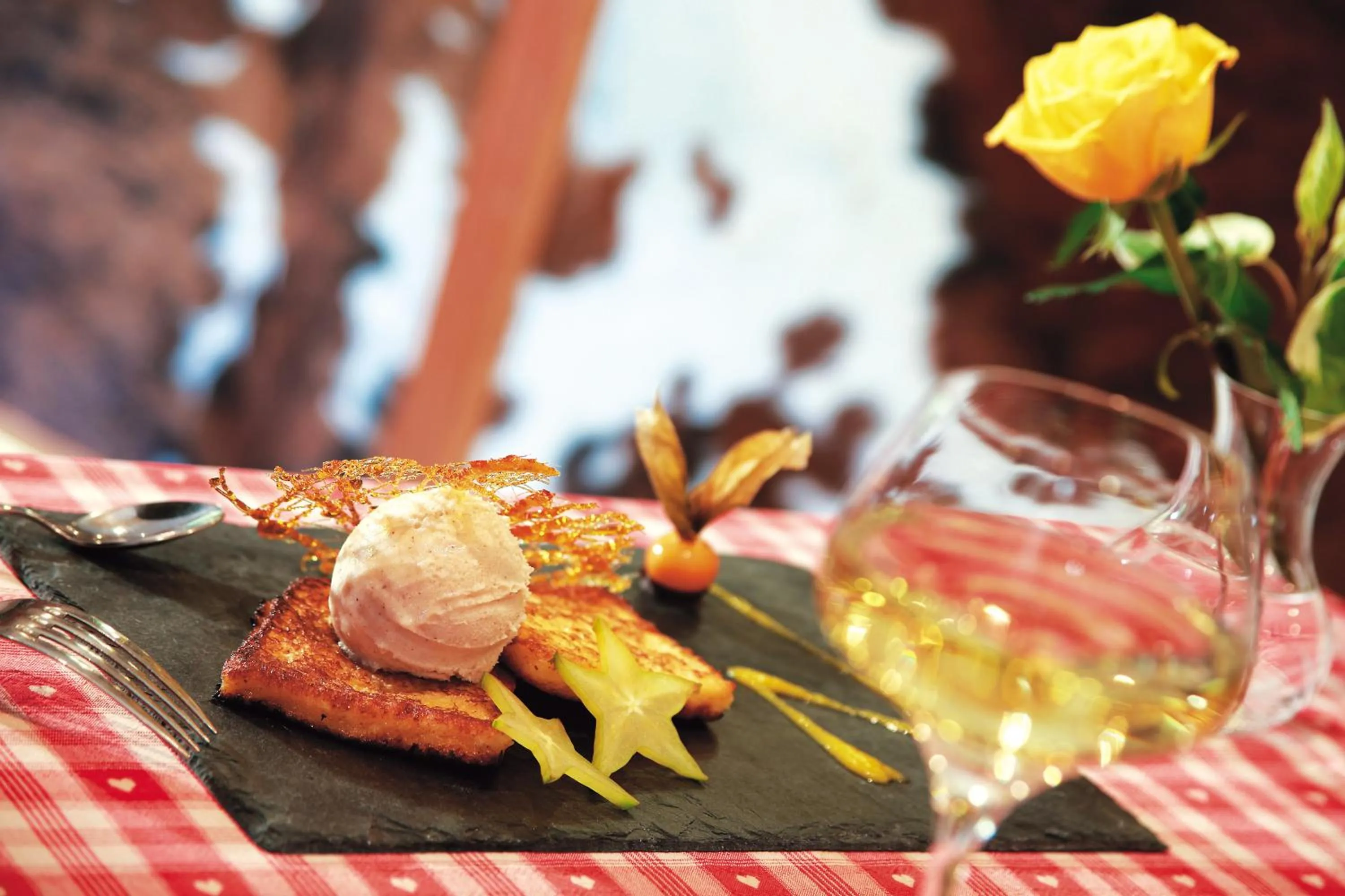 Restaurant/places to eat in Logis Hôtel Le Vétiné