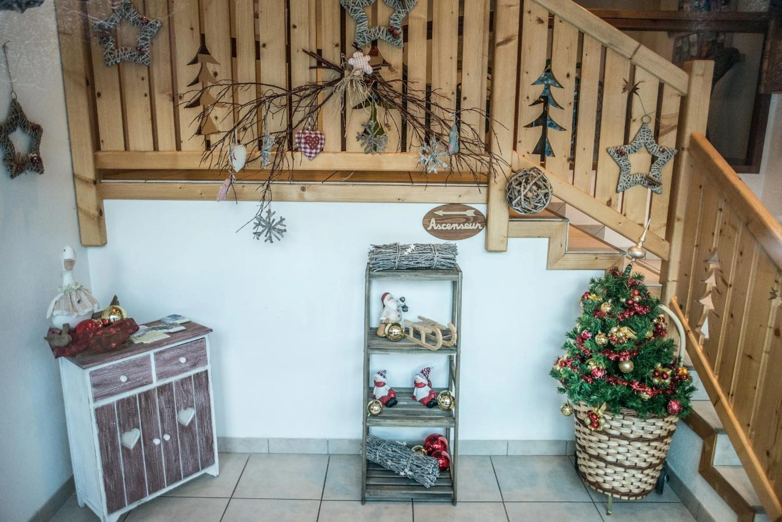Decorative detail in Logis Hôtel Le Vétiné