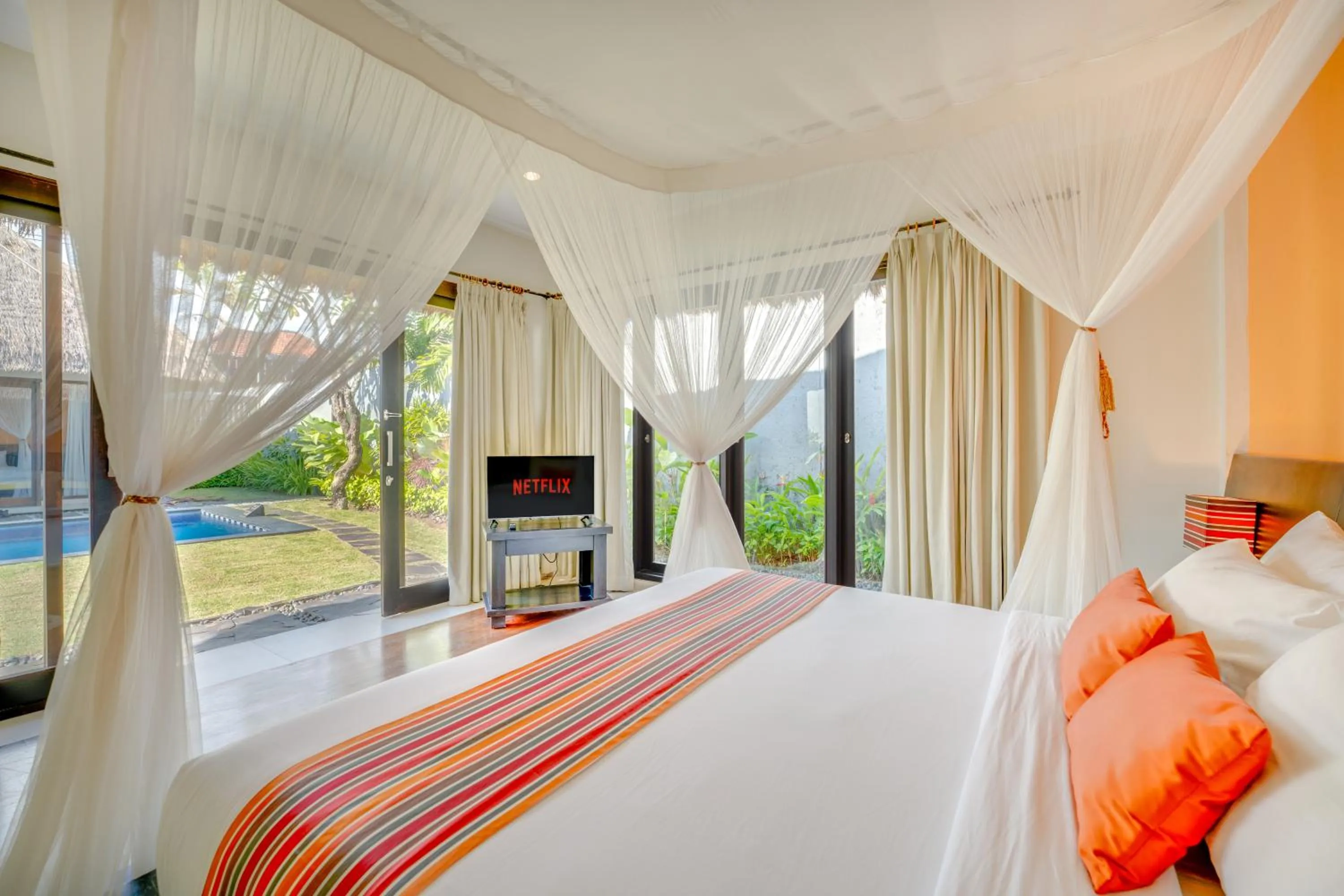 Communal lounge/ TV room, Bed in Villa Jerami & Spa