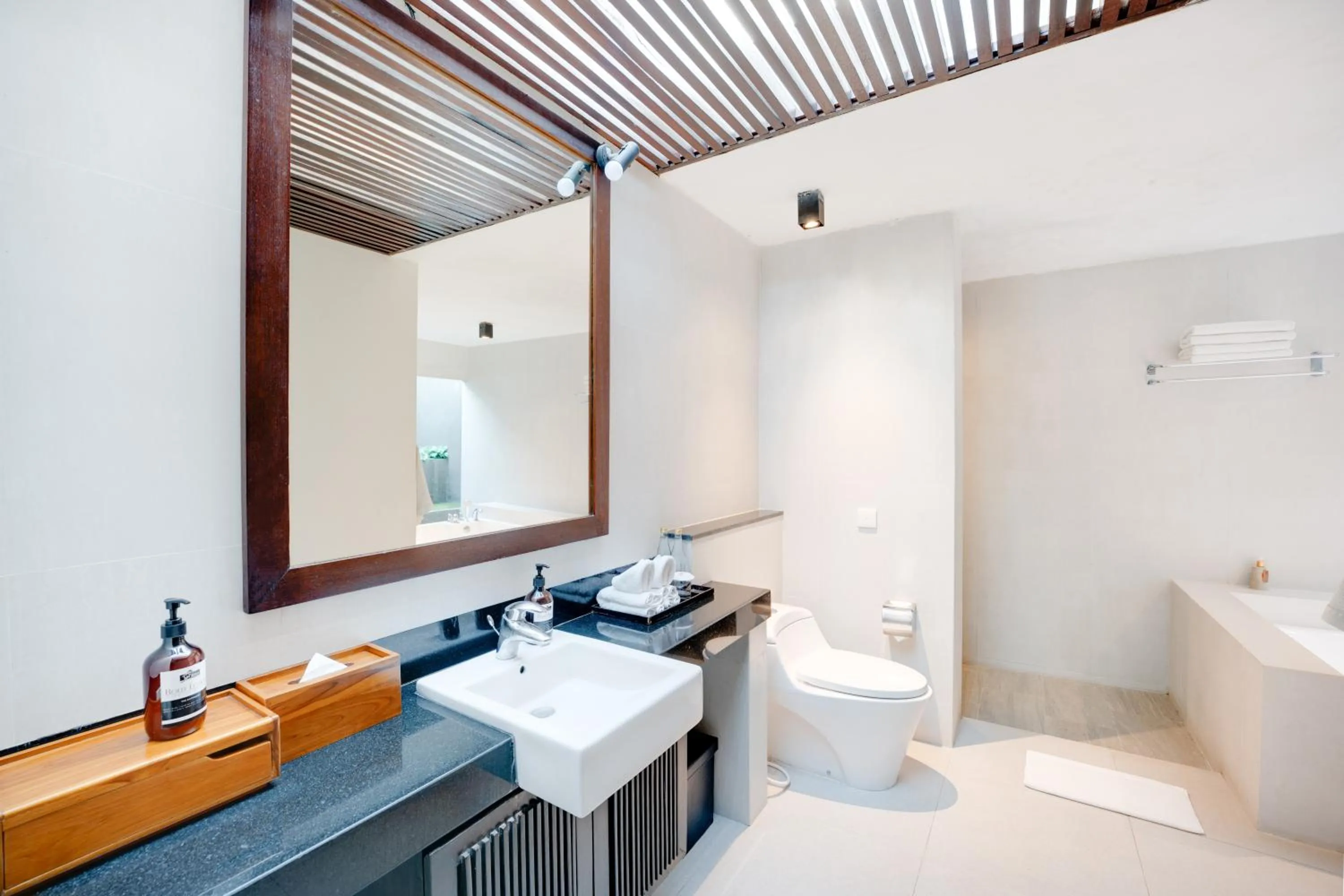 Toilet in Villa Jerami & Spa