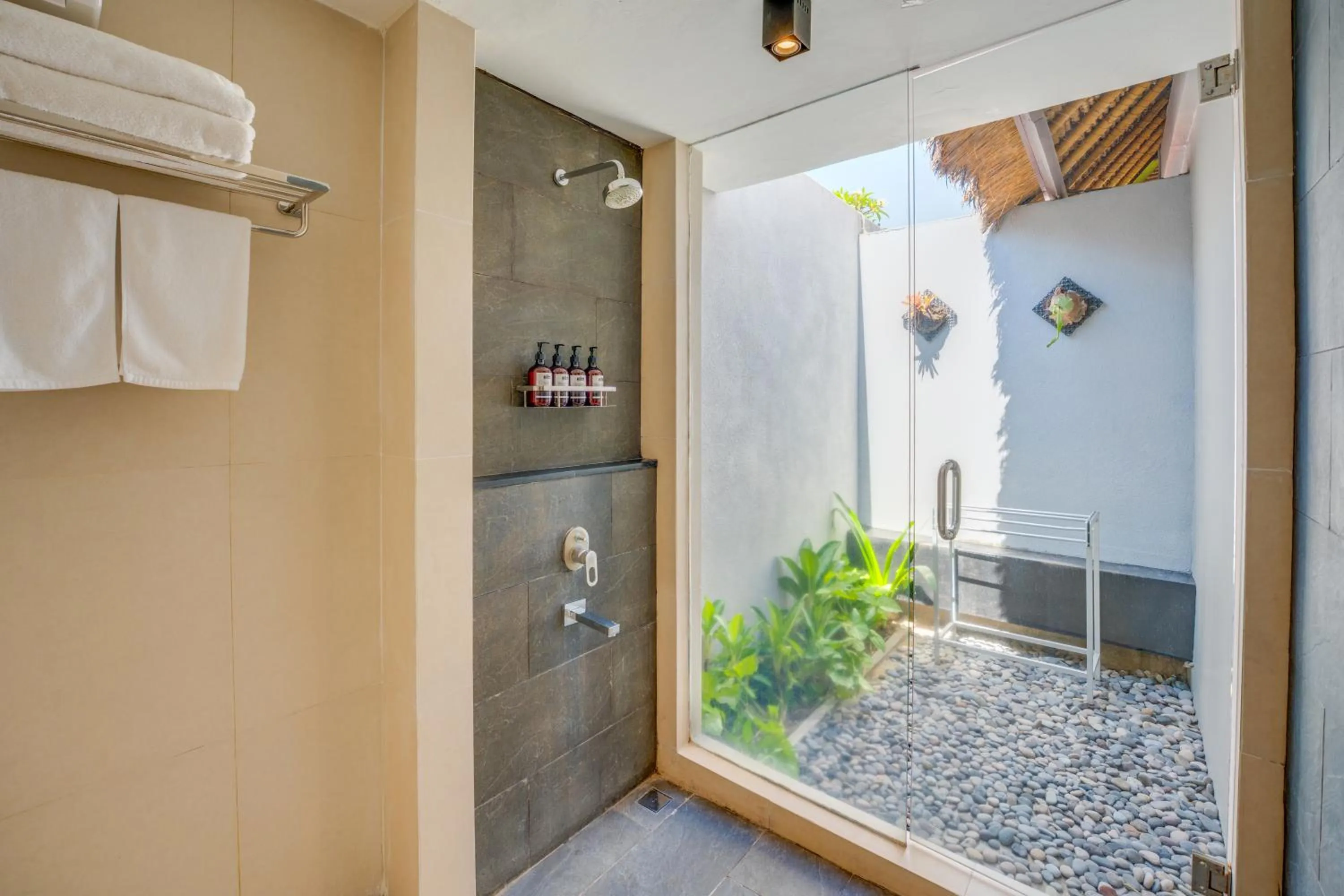 Shower in Villa Jerami & Spa