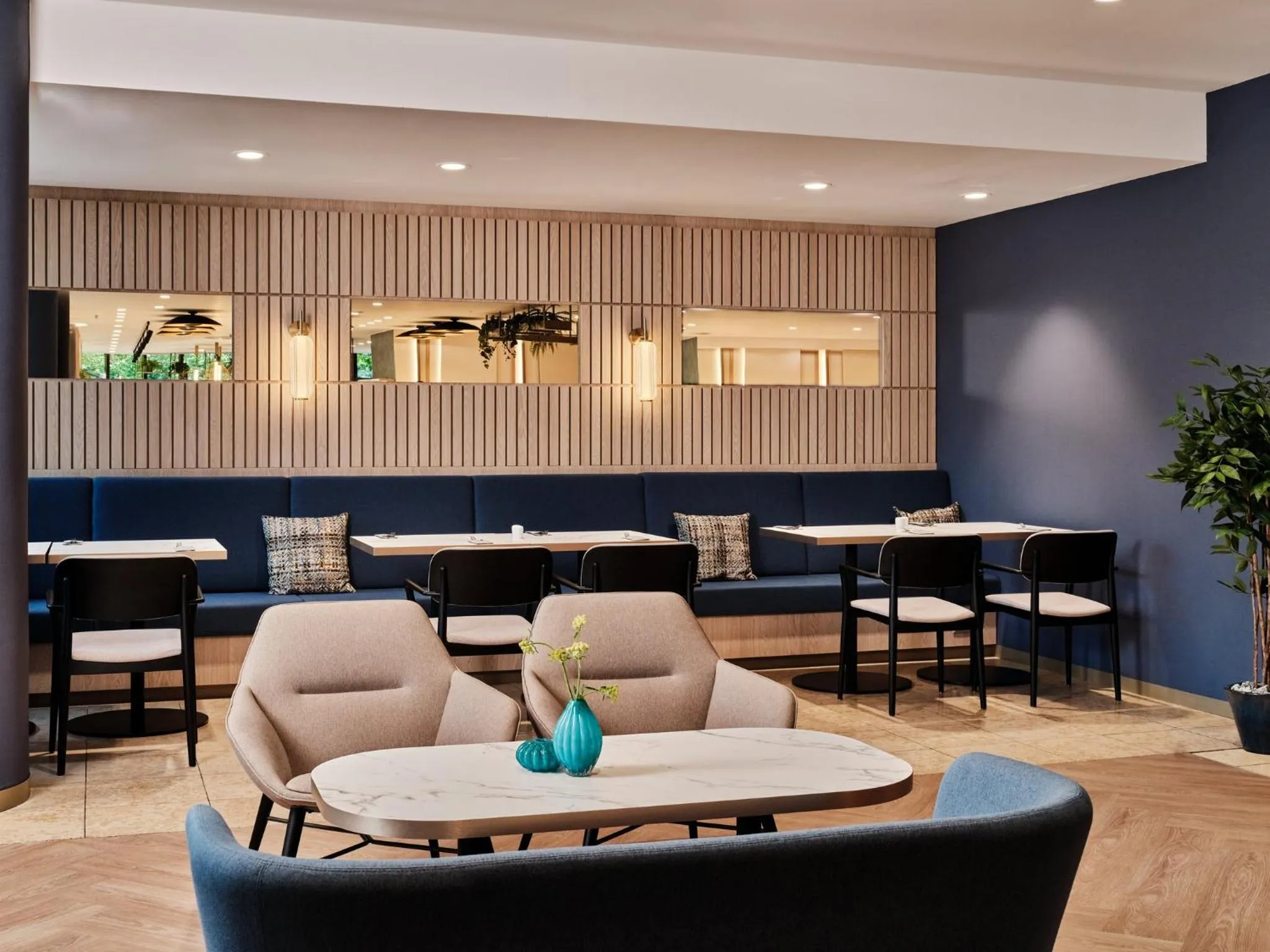 Restaurant/places to eat in Crowne Plaza Bratislava by IHG