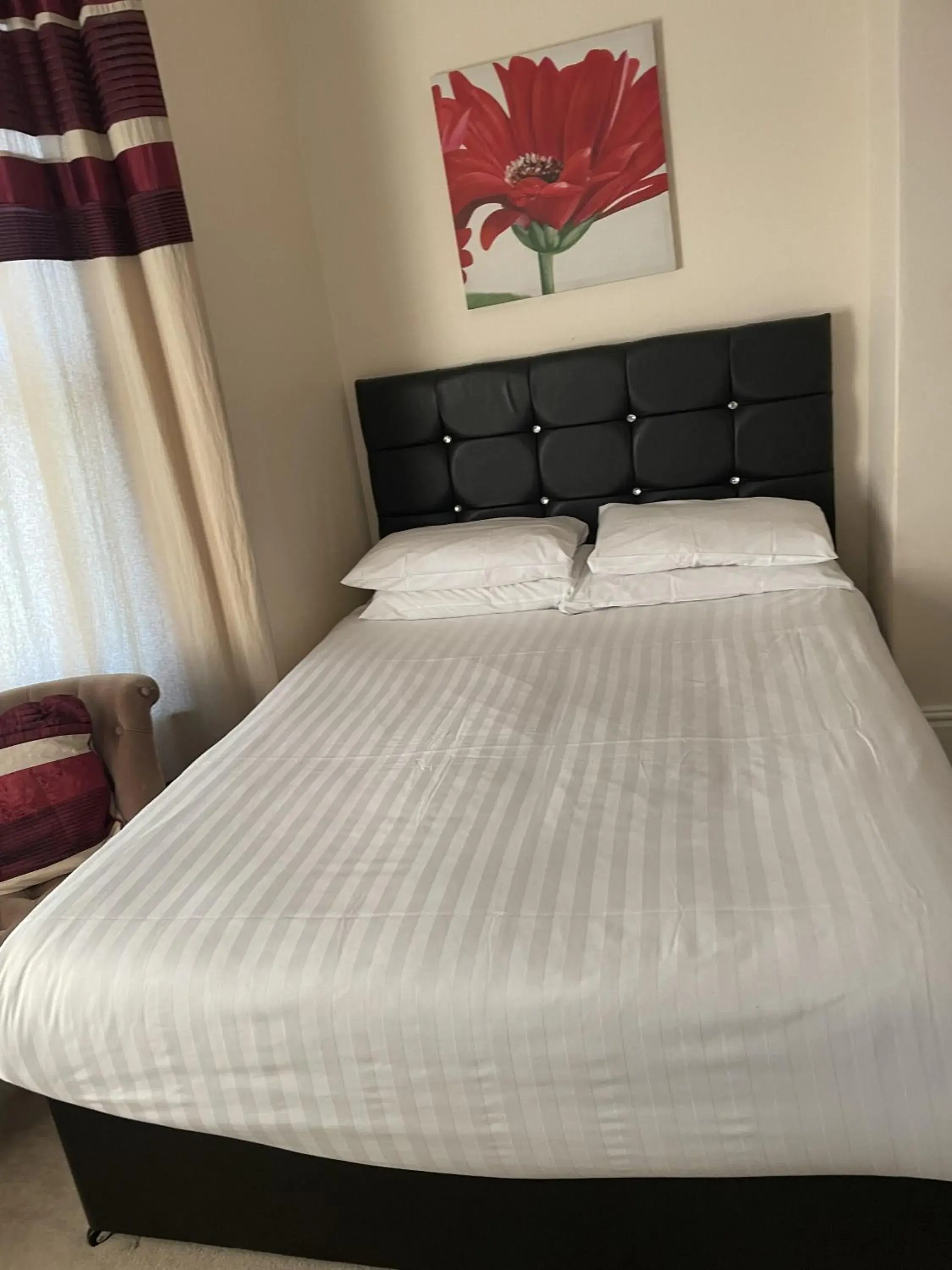 Standard Double Room in Diamonds Lodge near York Hospital Standard Double Room in Diamonds Lodge near York Hospital