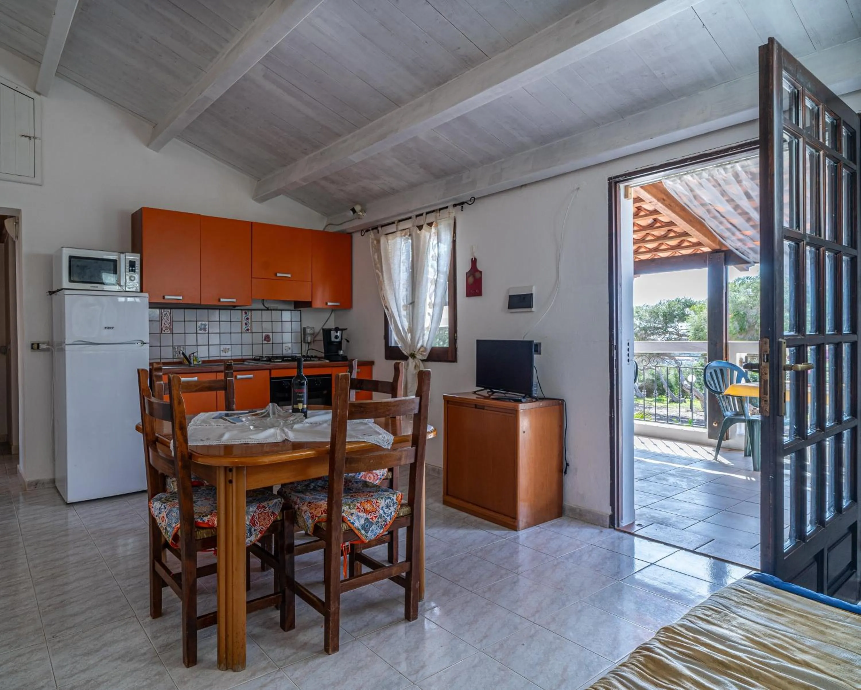 Kitchen or kitchenette in Casa Vacanze Cala Sapone