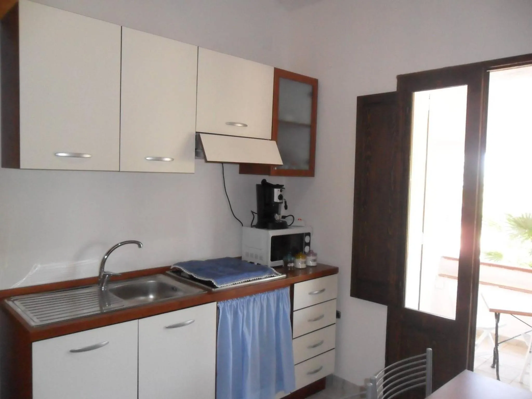 Kitchen or kitchenette in Casa Vacanze Cala Sapone
