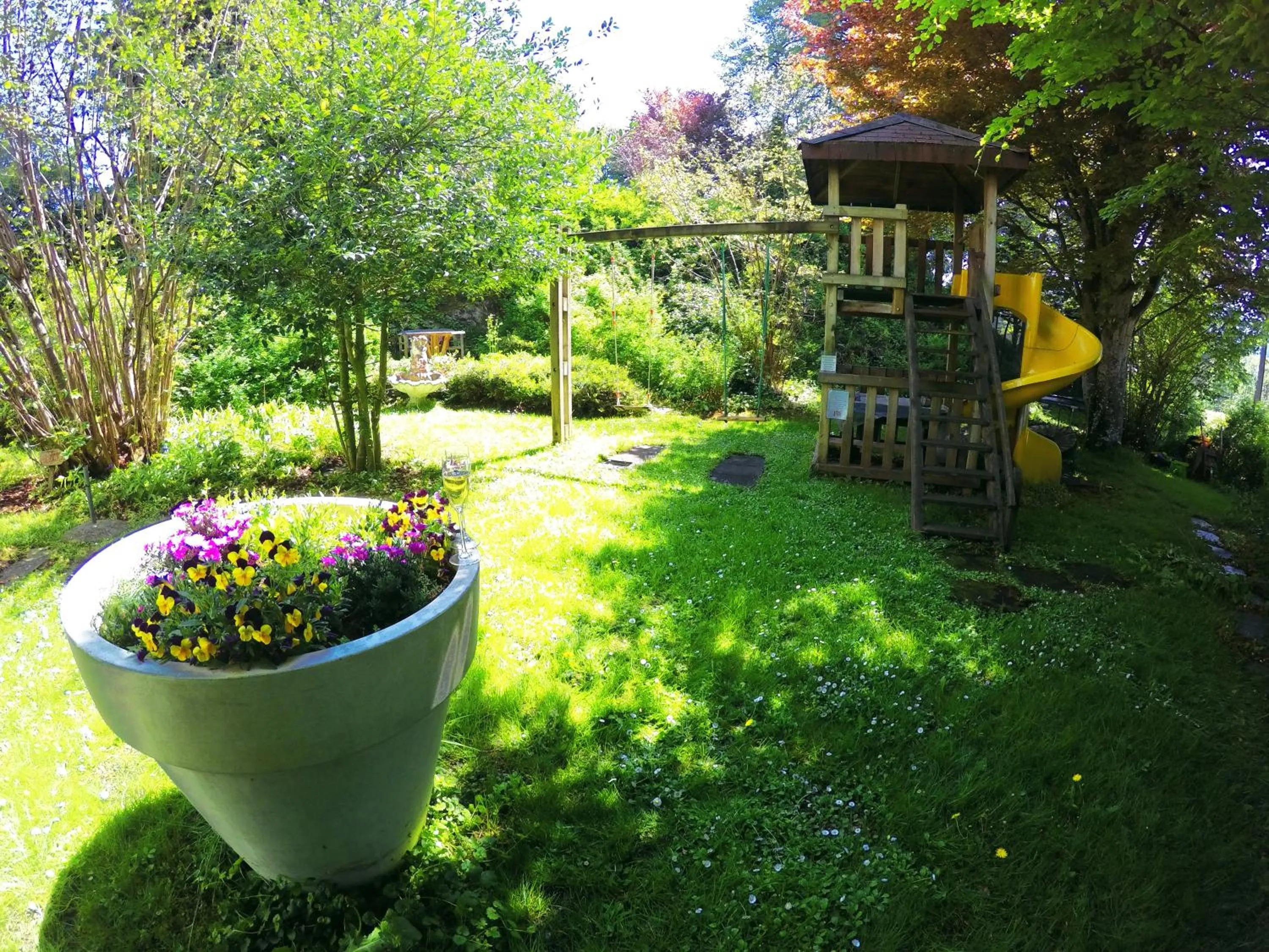 Children play ground in Hotel & Spezialitätenrestaurant zur Linde