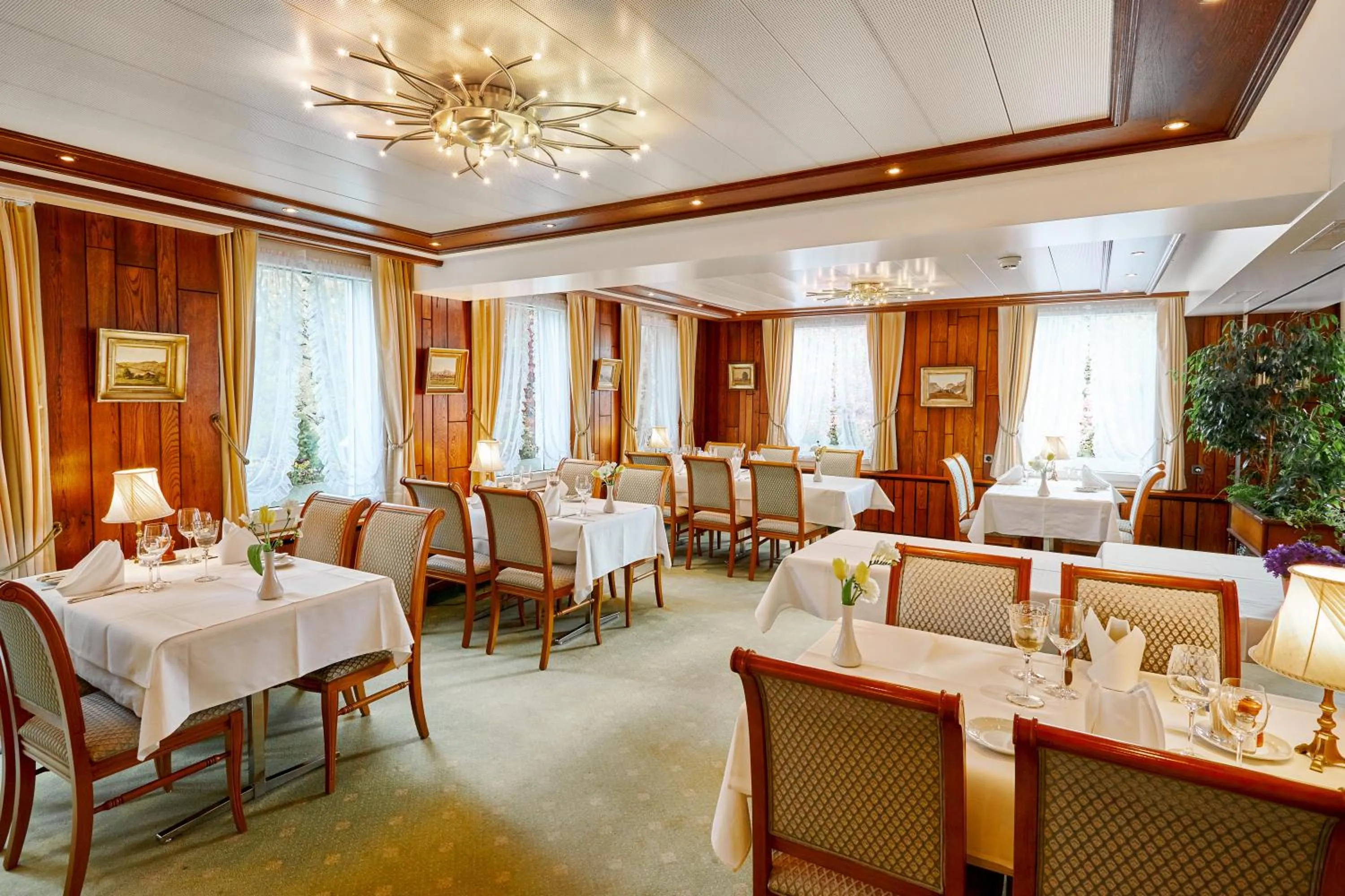 Restaurant/places to eat in Hotel & Spezialitätenrestaurant zur Linde