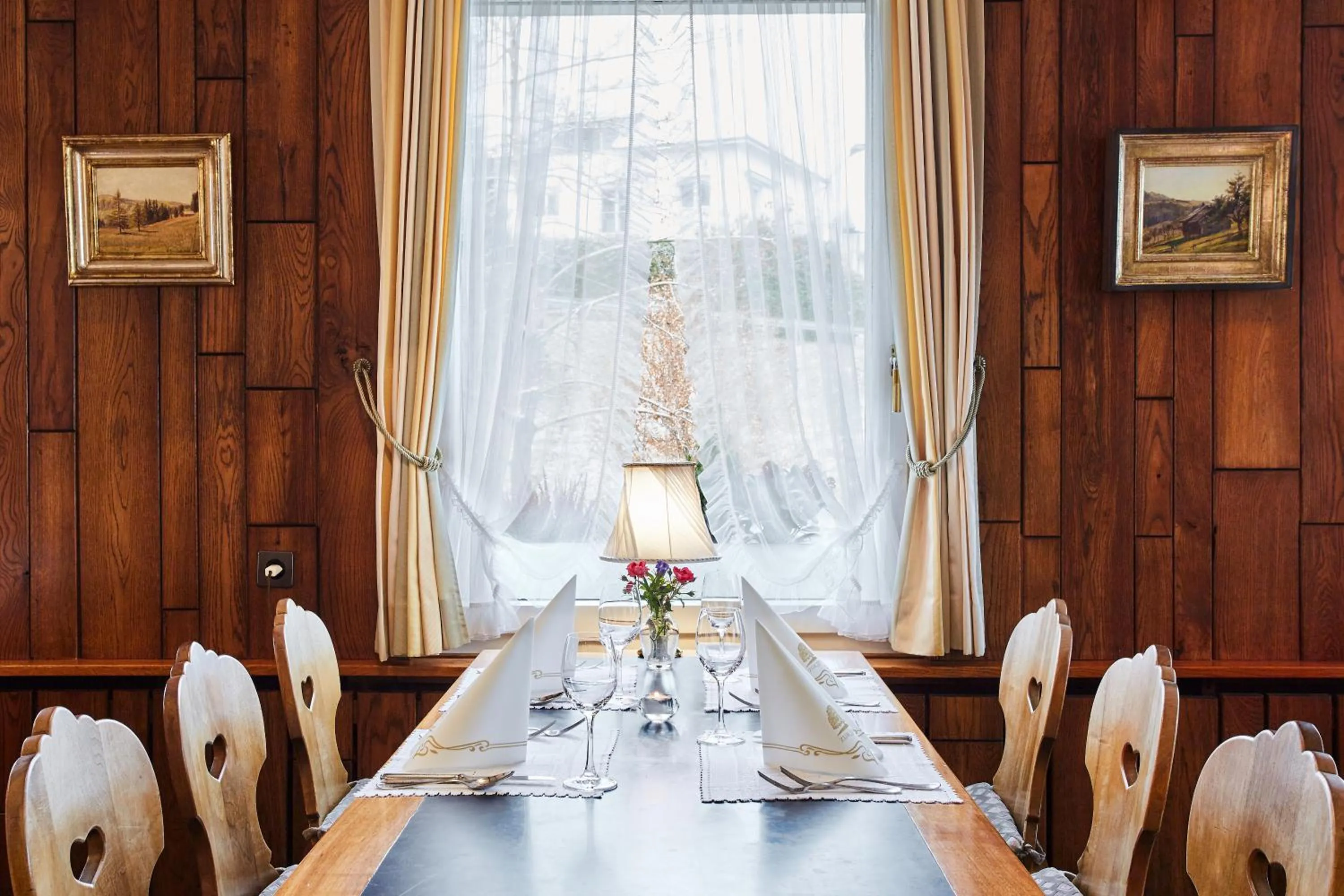 Restaurant/places to eat in Hotel & Spezialitätenrestaurant zur Linde