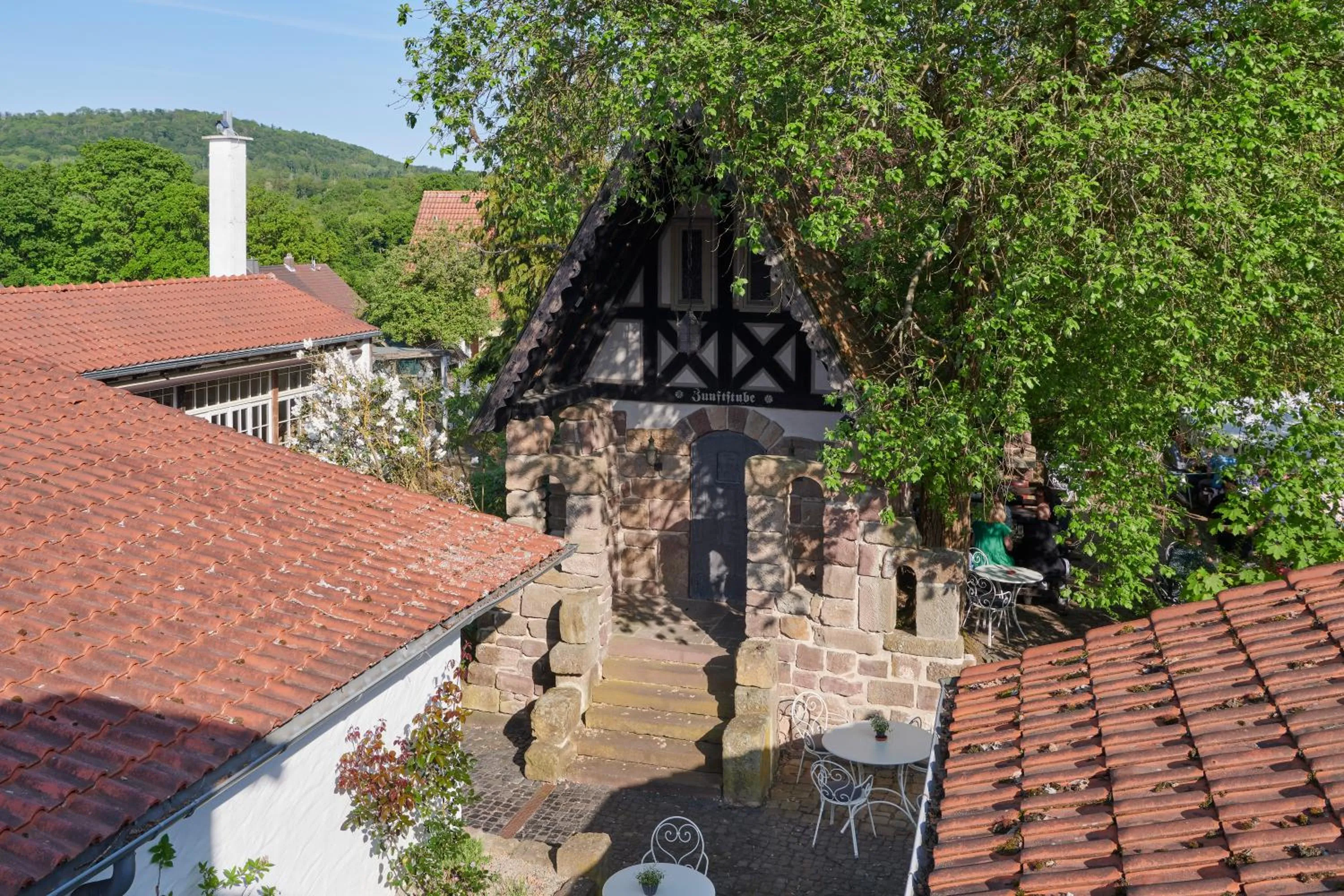 Property building in Hotel Der Grischäfer