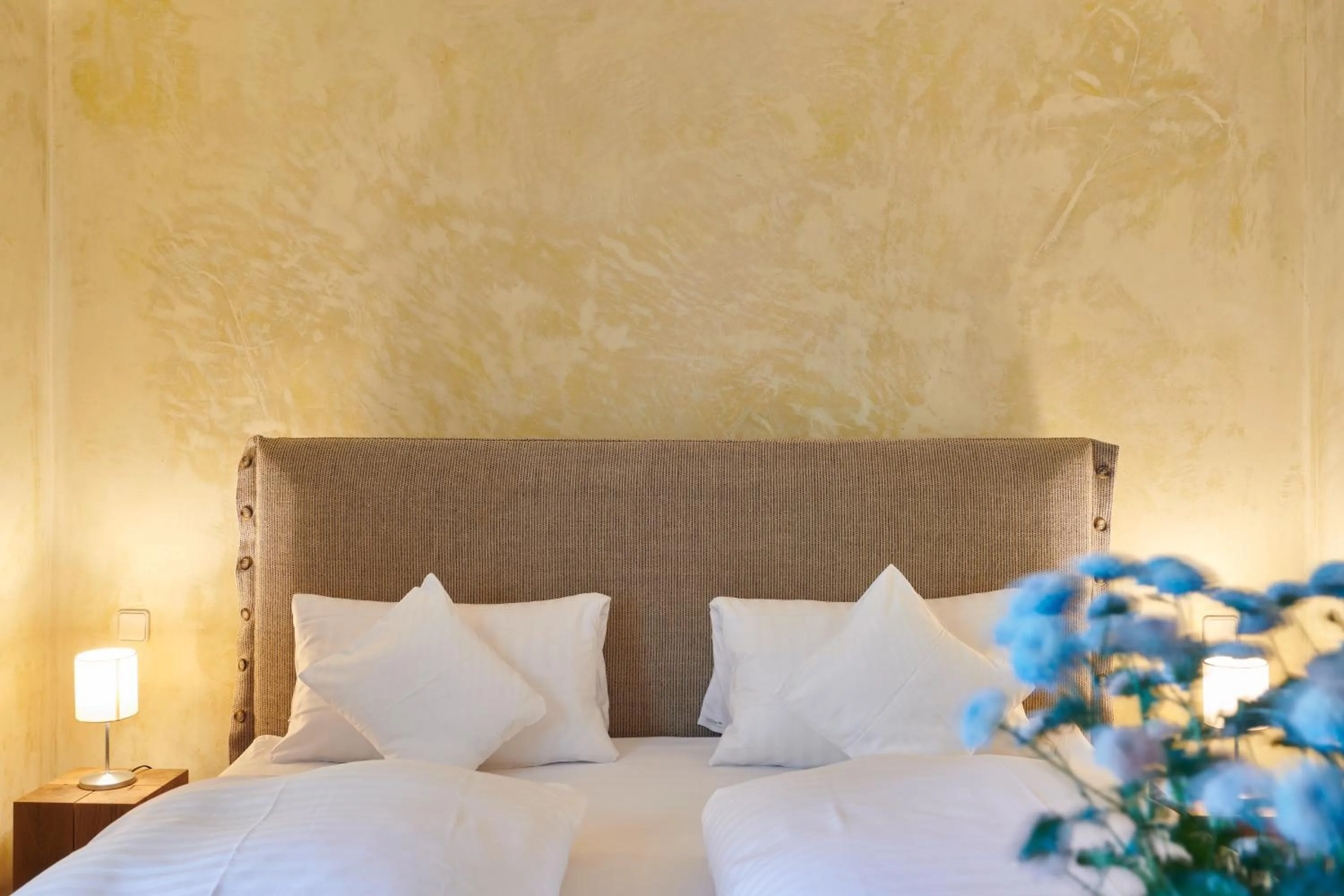 Bed in Hotel Der Grischäfer