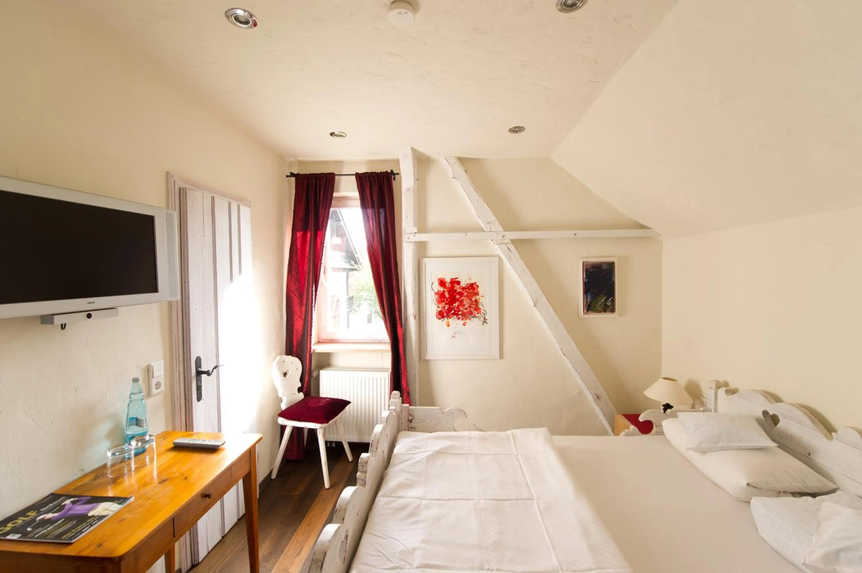 Photo of the whole room, Bed in Hotel Der Grischäfer