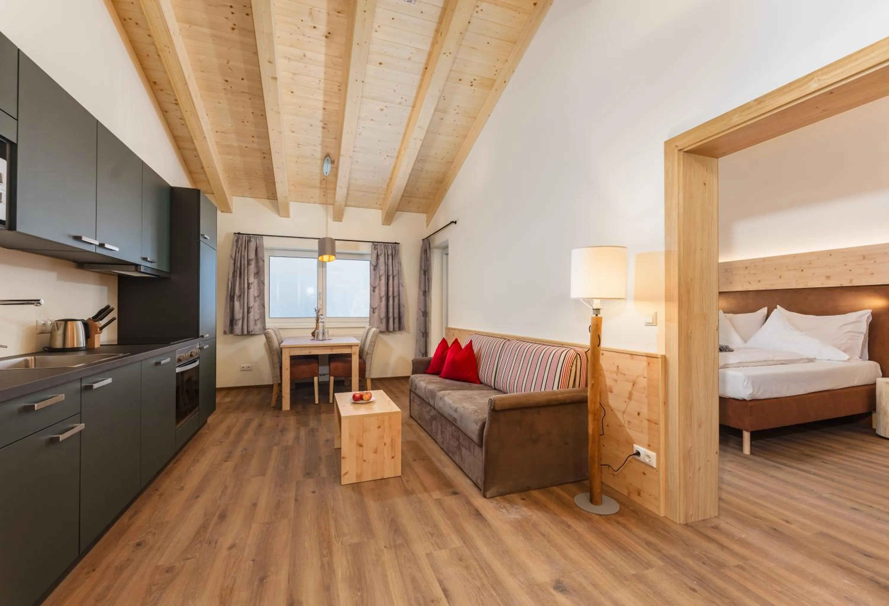 Kitchen or kitchenette, Bed in Berghotel Jaga-Alm