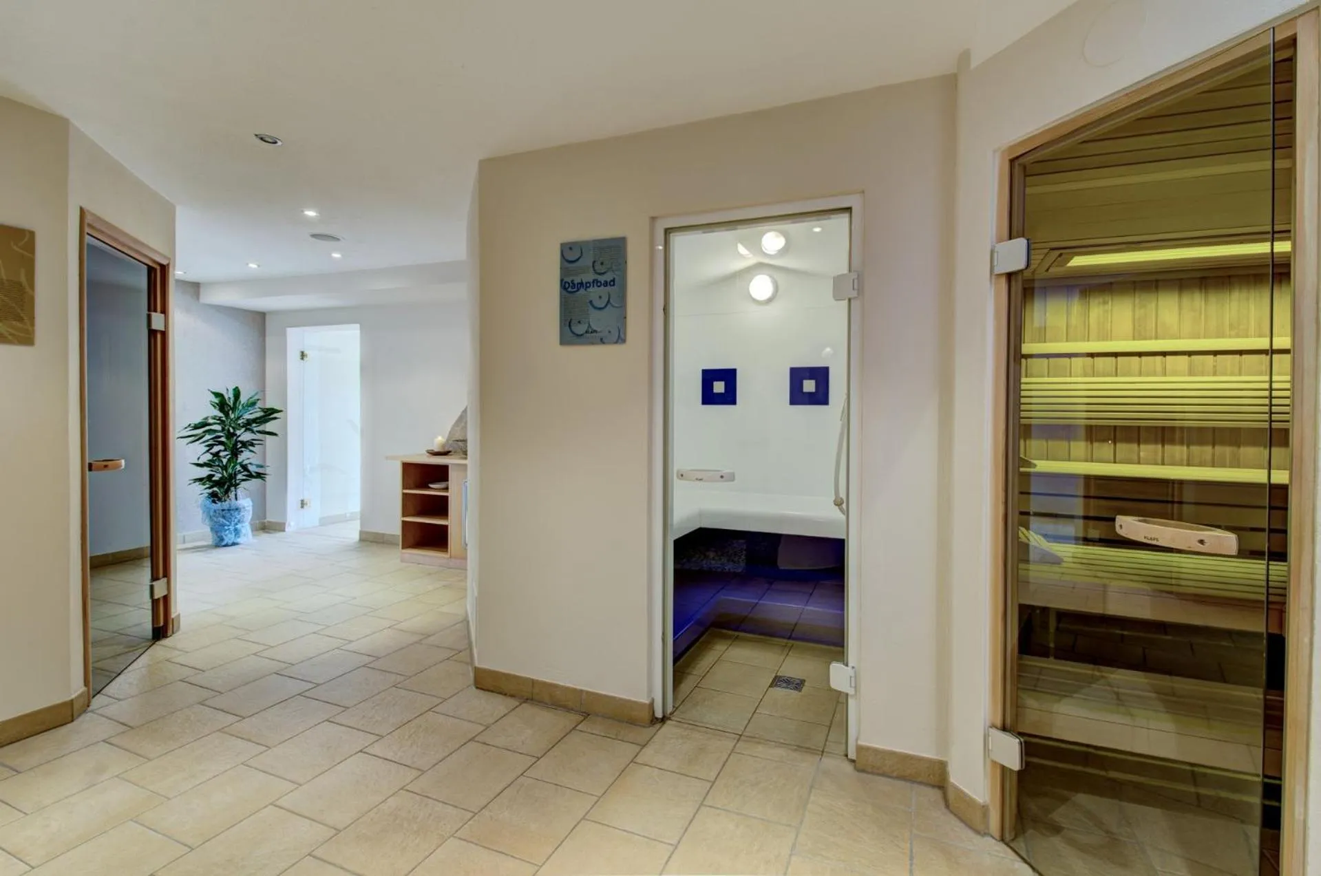 Sauna, Bed in Berghotel Jaga-Alm