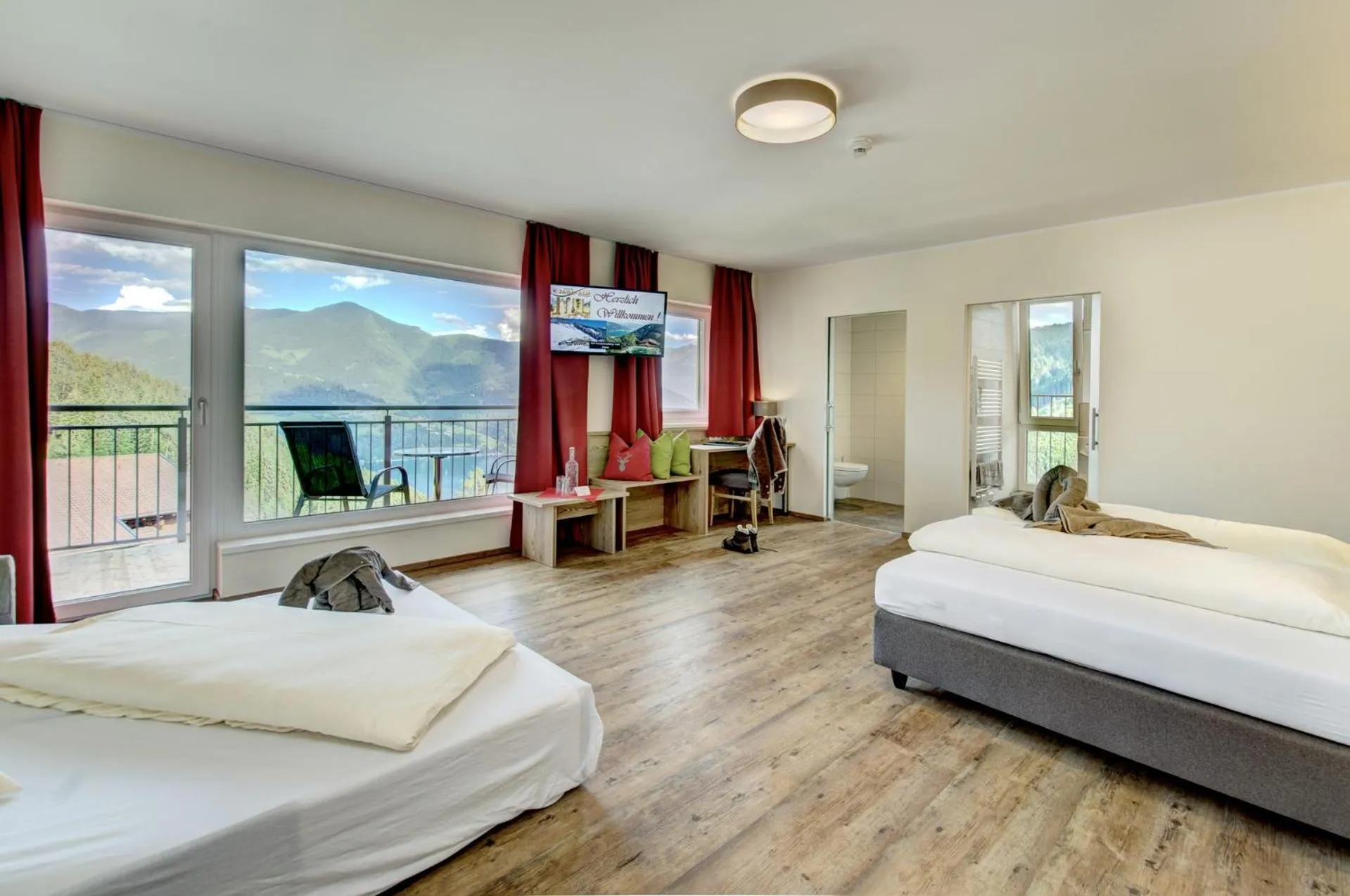 Photo of the whole room, Bed in Berghotel Jaga-Alm