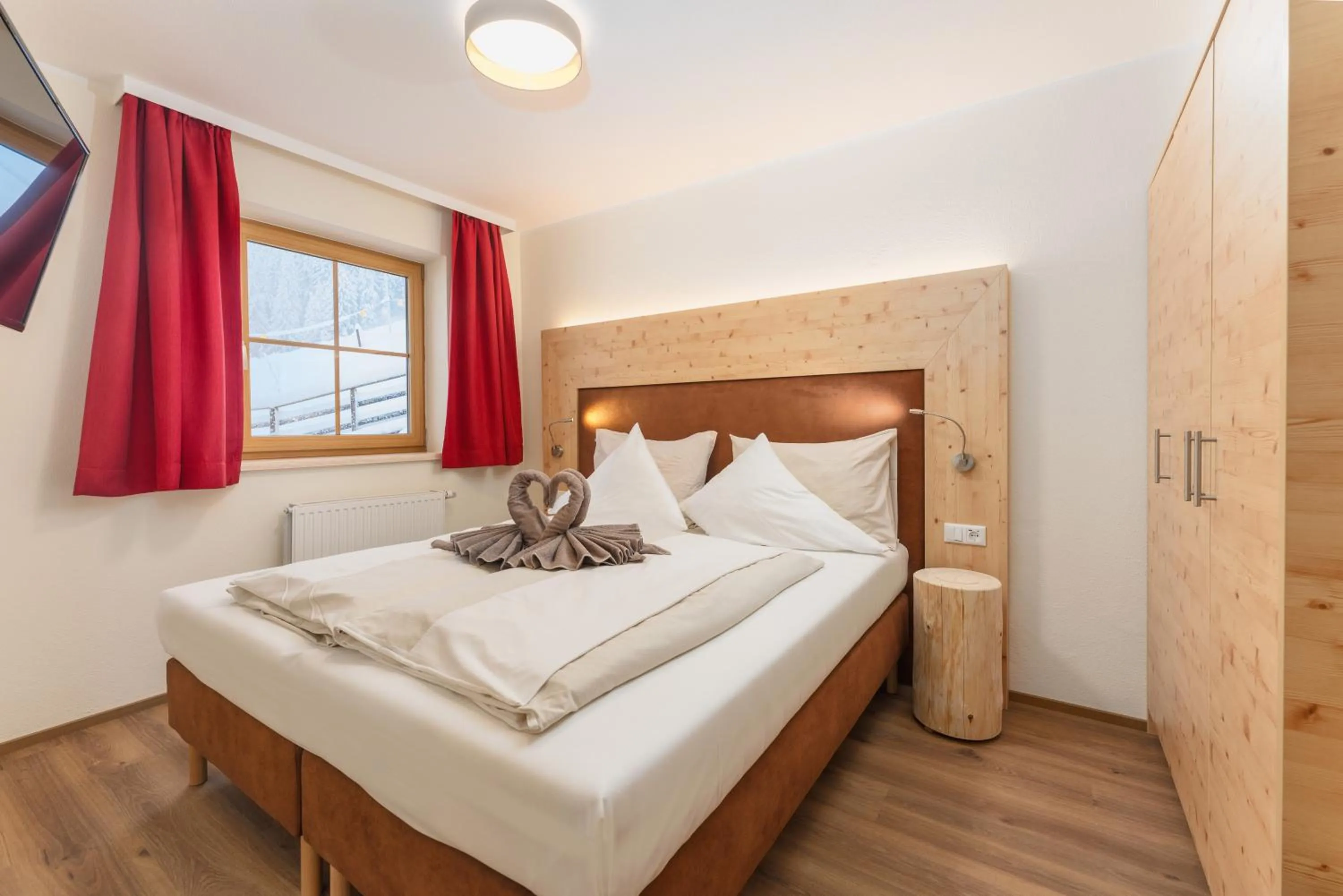 Bedroom, Bed in Berghotel Jaga-Alm