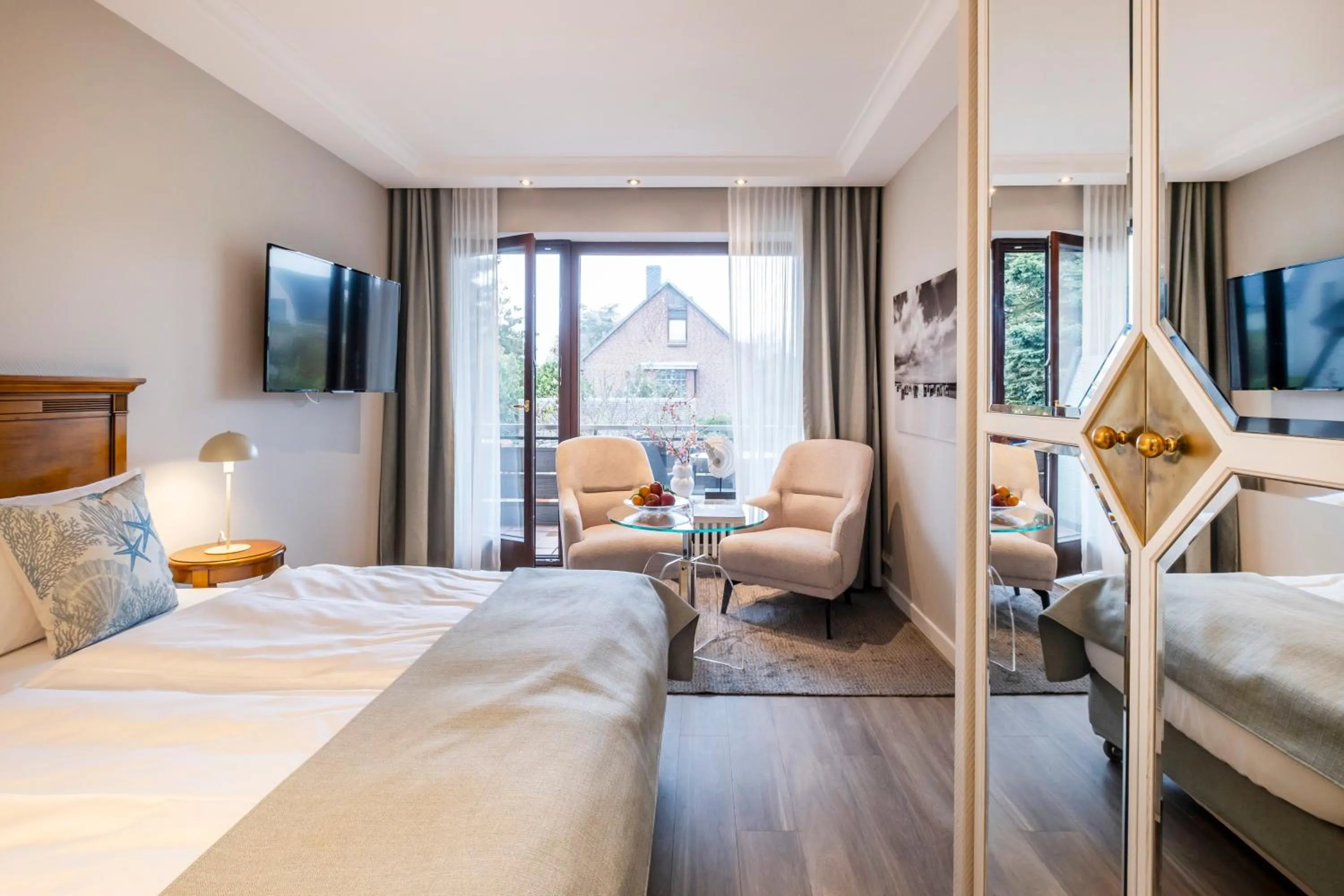 Photo of the whole room, Bed in Büngers Apartment-Hotel mit Gartensauna - modern, gemütlich und strandnah