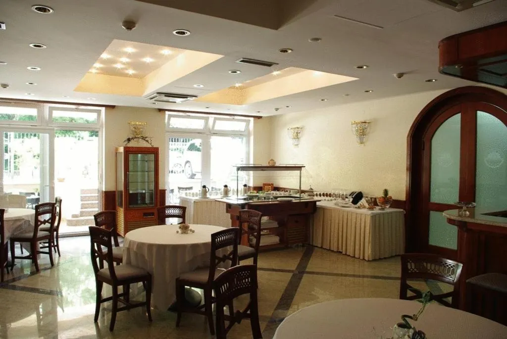 Restaurant/places to eat in Hotel Villa Vera