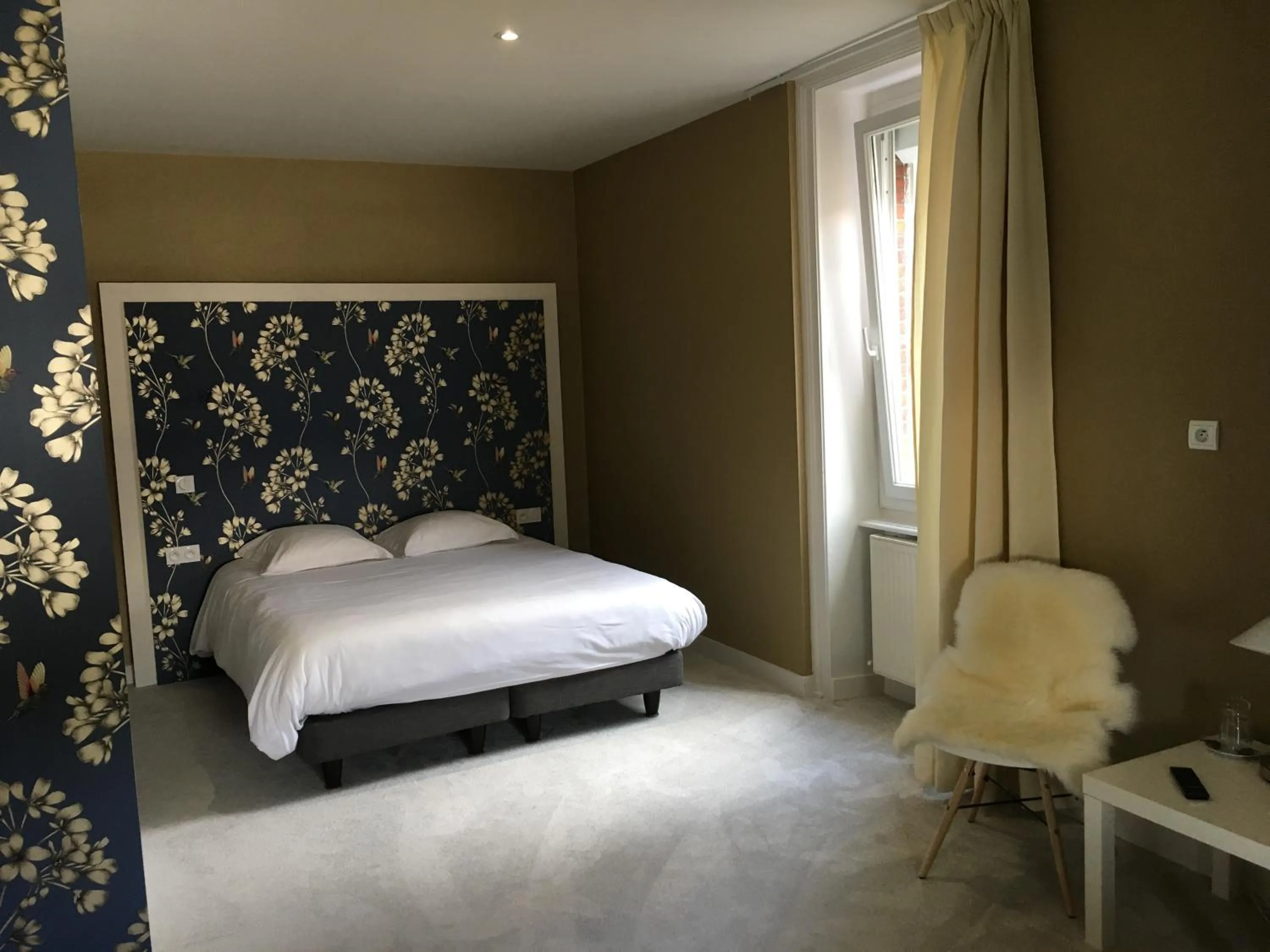 Bed in Hôtel Le Cobh