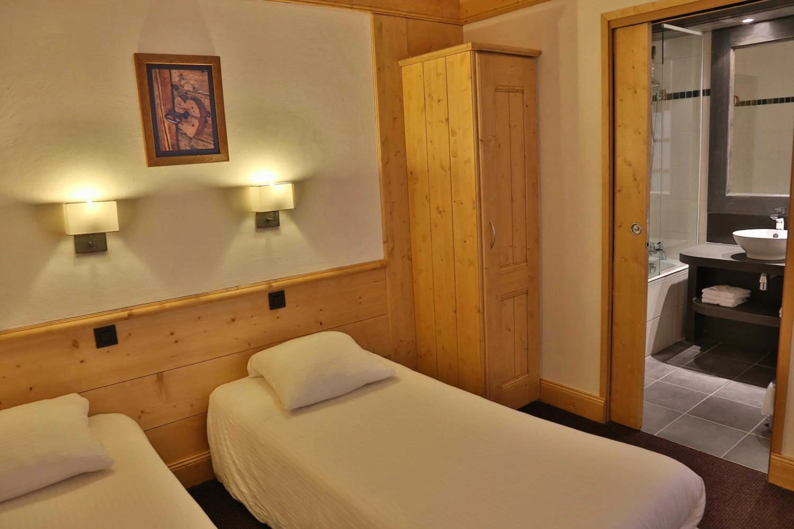 Photo of the whole room, Bed in Hotel Club Le Crêt