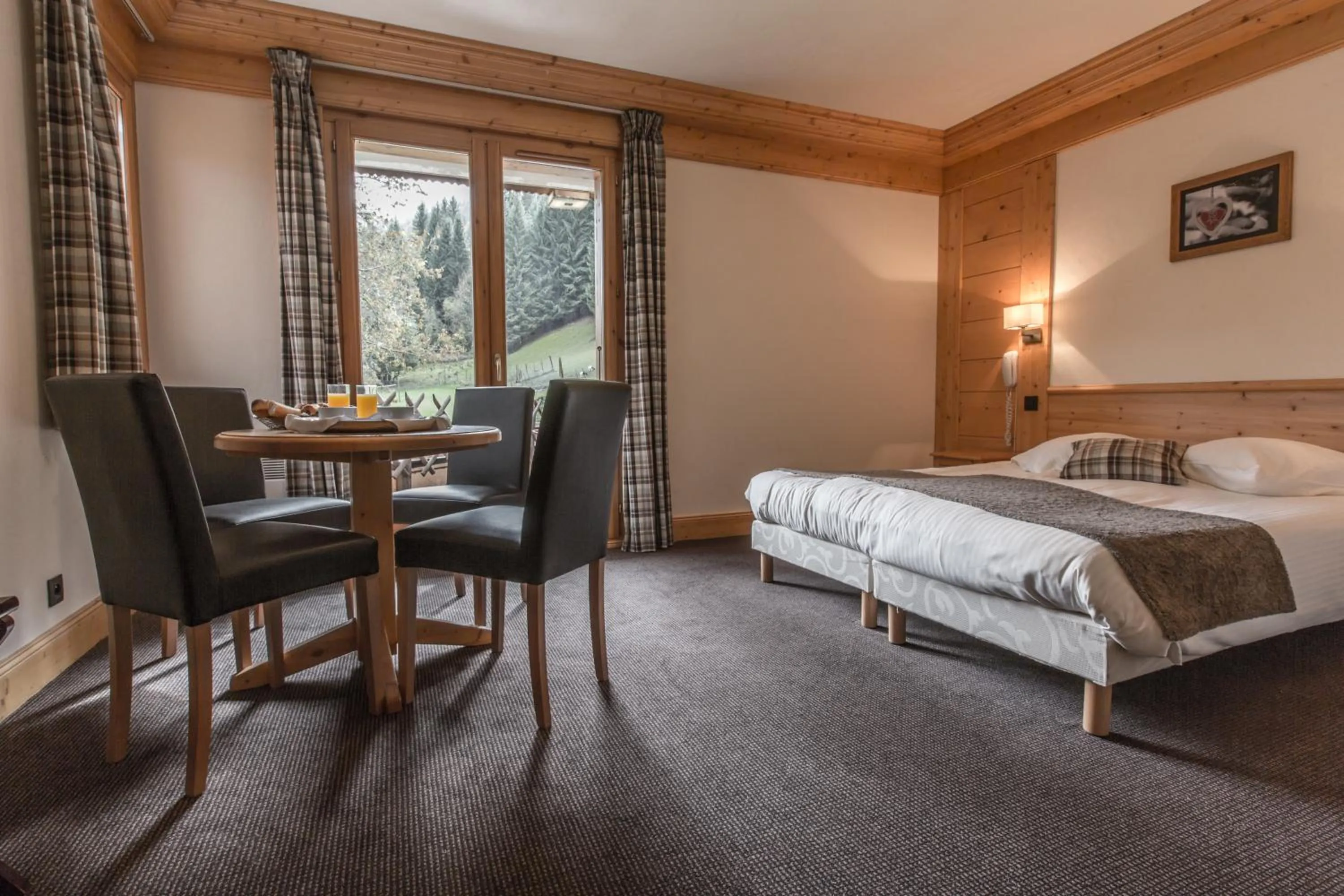 Bedroom, Bed in Hotel Club Le Crêt