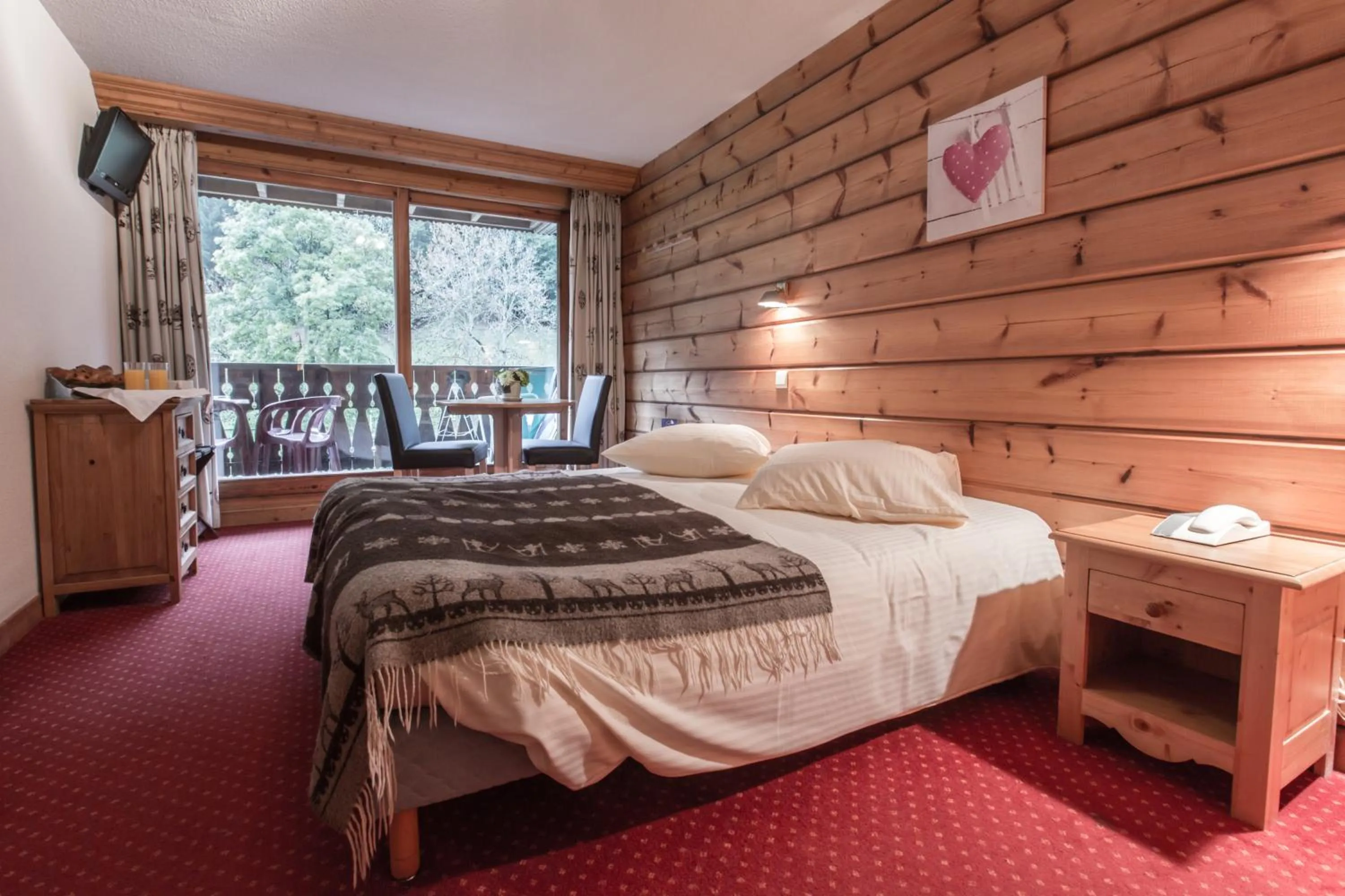 Bedroom, Bed in Hotel Club Le Crêt