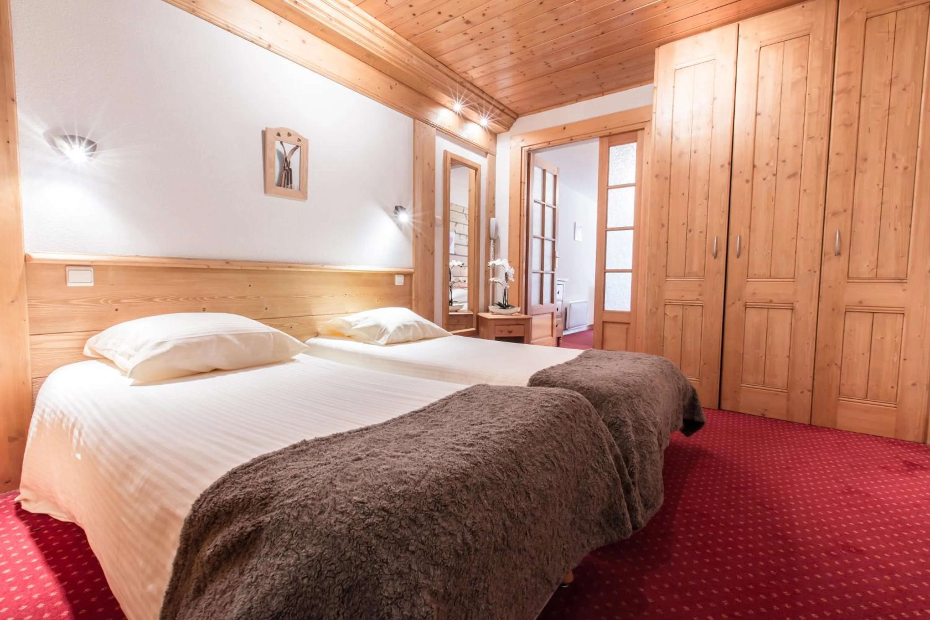 Photo of the whole room, Bed in Hotel Club Le Crêt