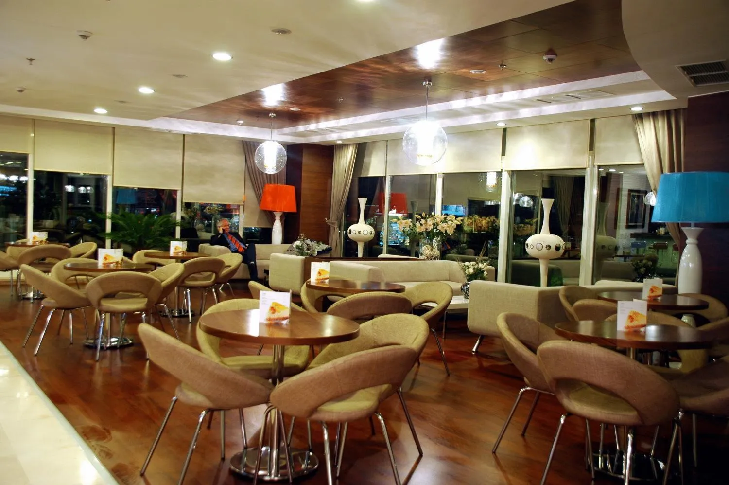 Restaurant/places to eat in Alba Hotel