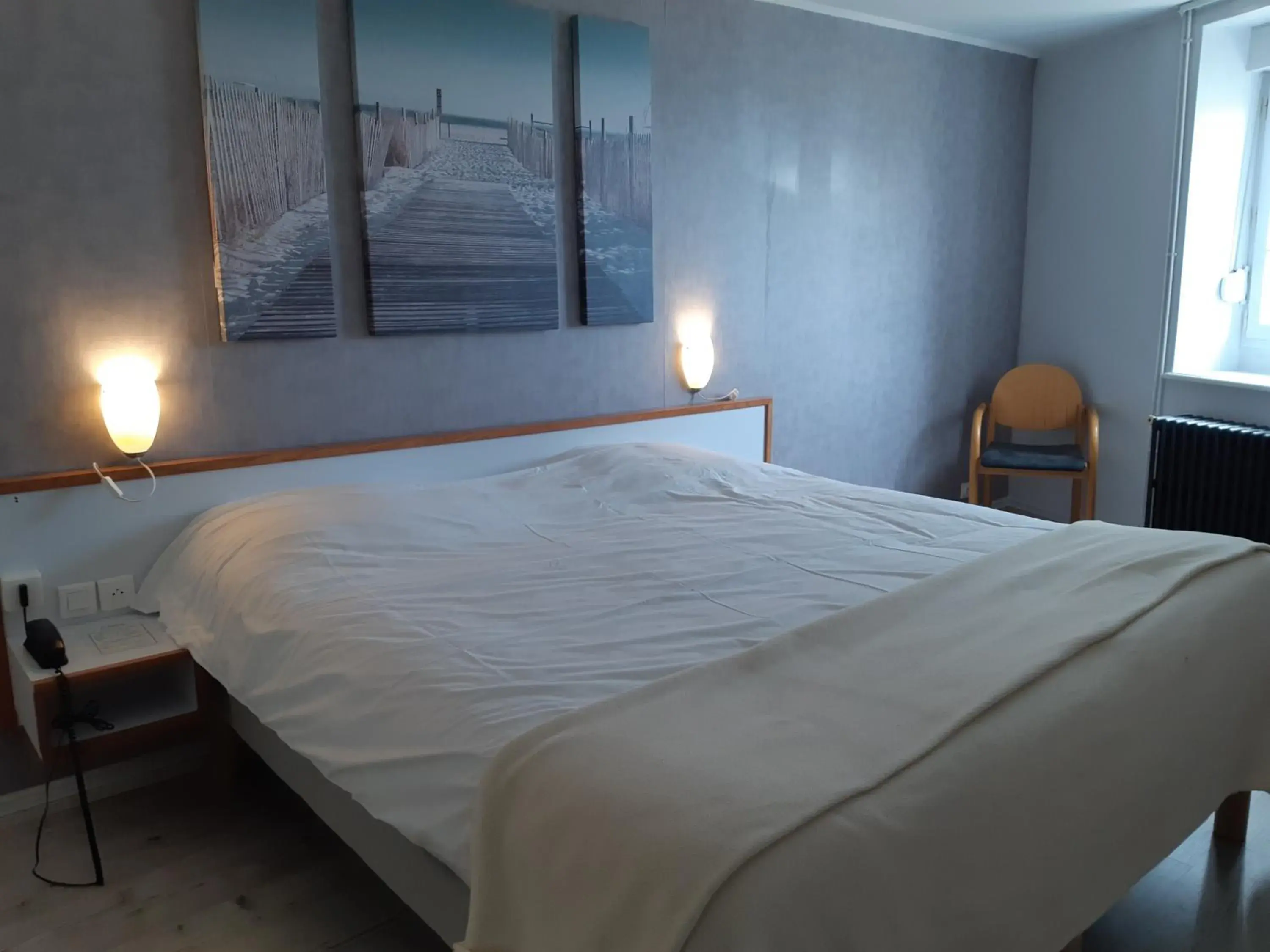 Bed in Logis Hôtel Les Chardons Bleus RESTAURANT LE BISTROT DE LA MER Bed in Logis Hôtel Les Chardons Bleus RESTAURANT LE BISTROT DE LA MER