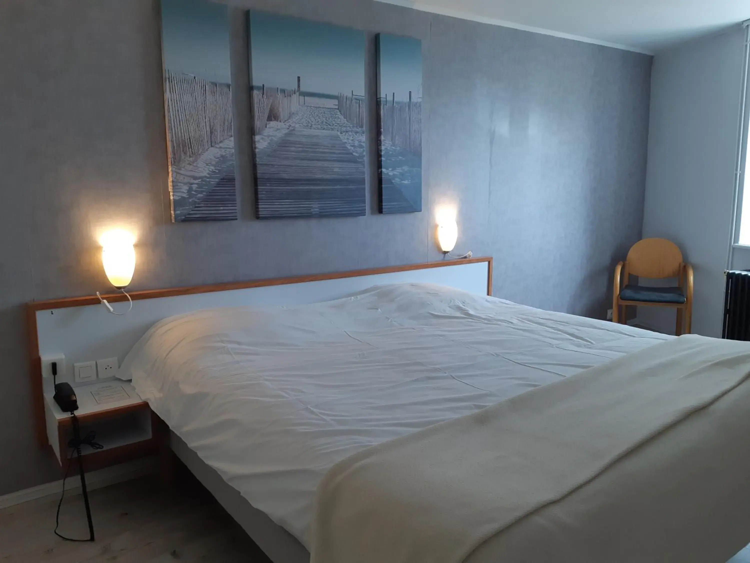 Bed in Logis Hôtel Les Chardons Bleus RESTAURANT LE BISTROT DE LA MER Bed in Logis Hôtel Les Chardons Bleus RESTAURANT LE BISTROT DE LA MER