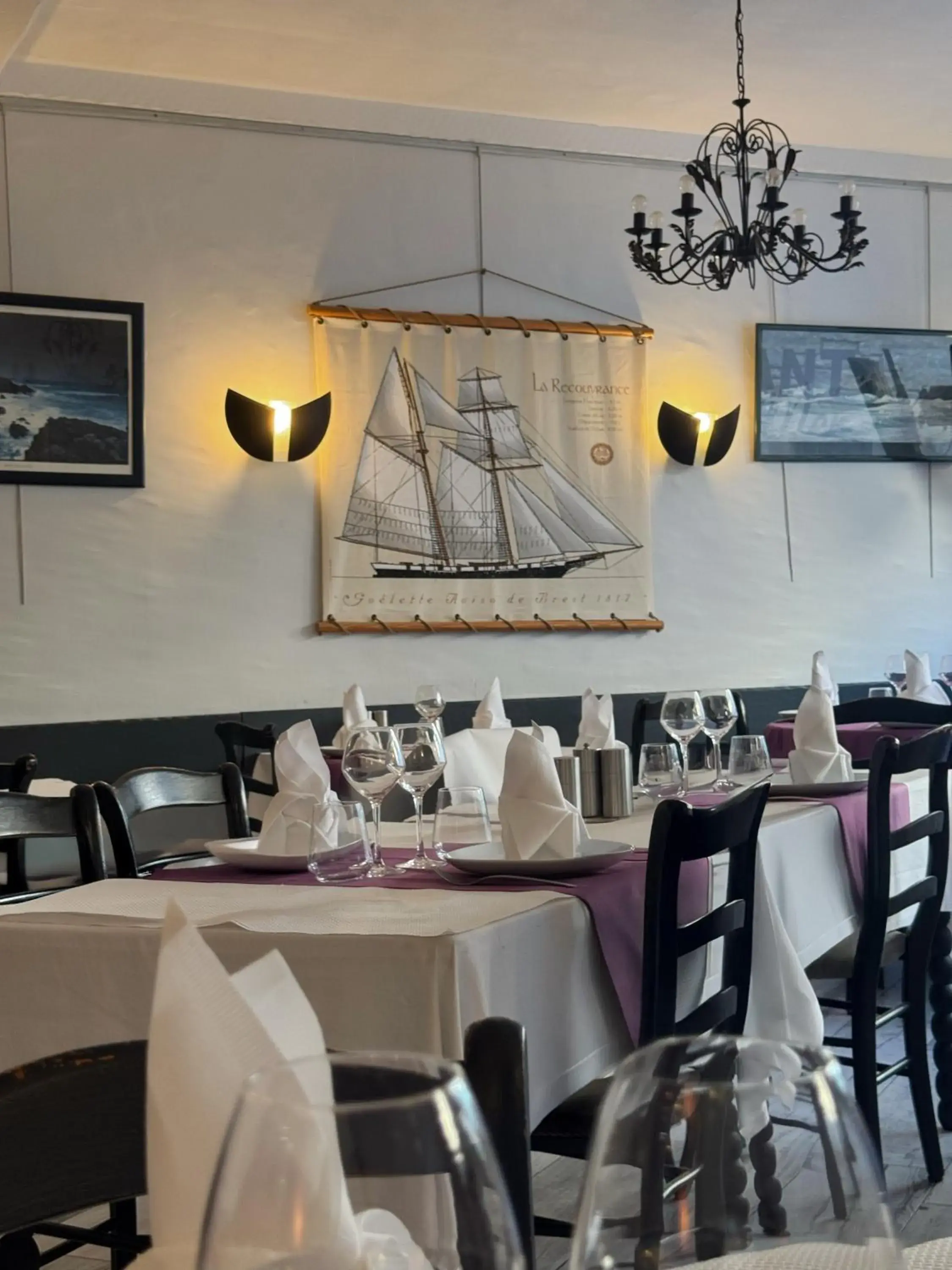 Logis Hôtel Les Chardons Bleus RESTAURANT LE BISTROT DE LA MER Logis Hôtel Les Chardons Bleus RESTAURANT LE BISTROT DE LA MER