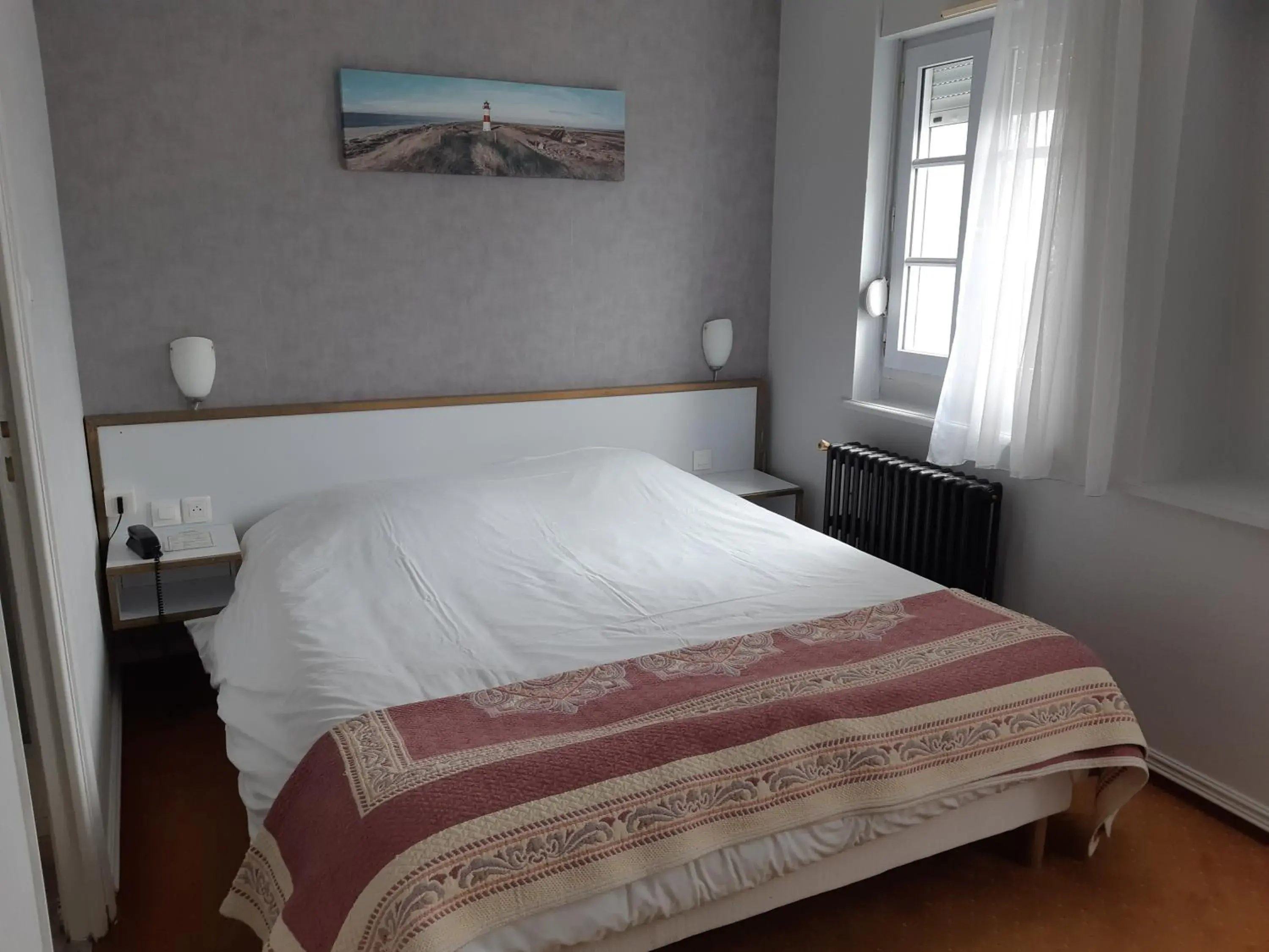 Bed in Logis Hôtel Les Chardons Bleus RESTAURANT LE BISTROT DE LA MER Bed in Logis Hôtel Les Chardons Bleus RESTAURANT LE BISTROT DE LA MER