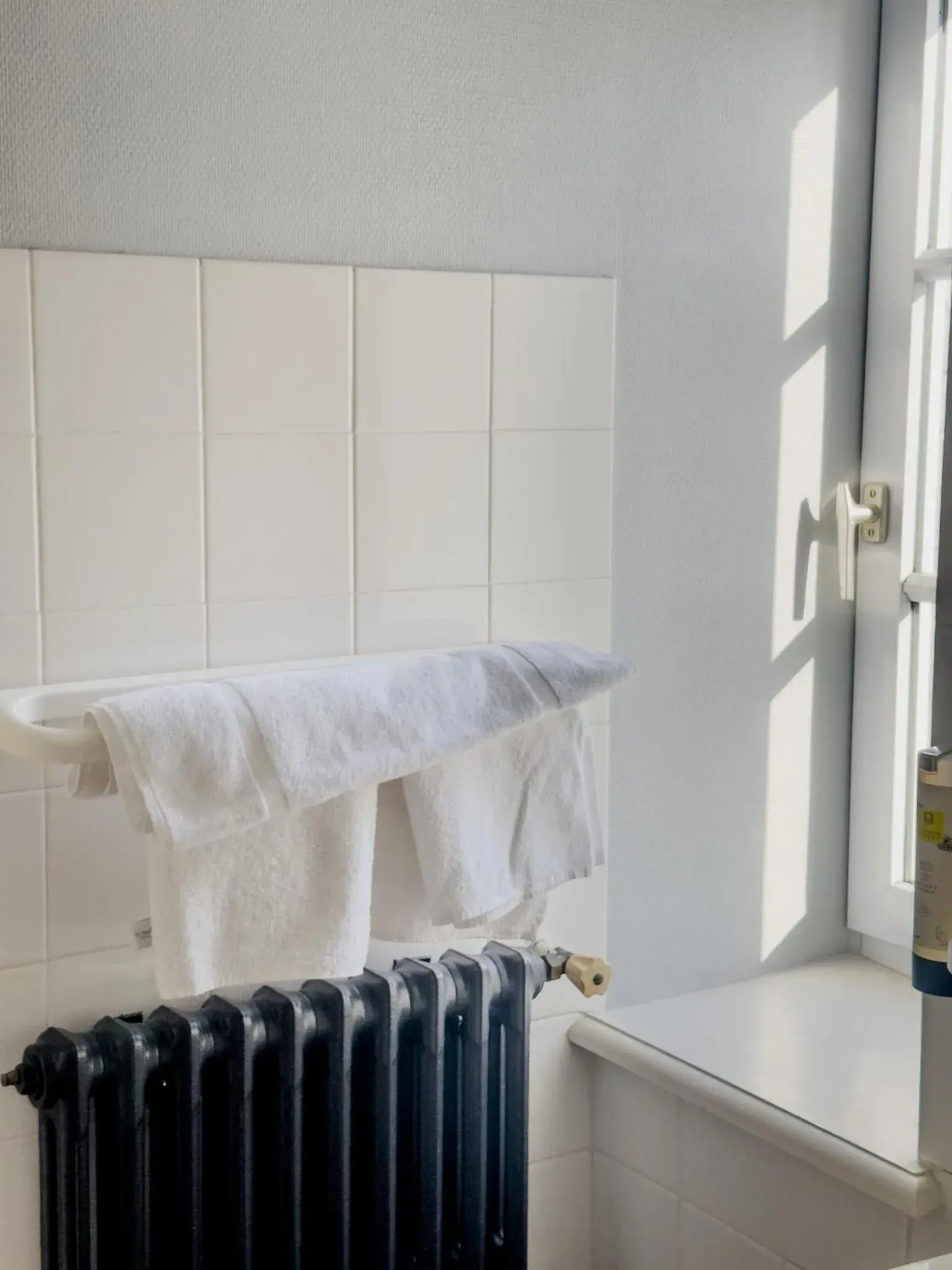 Bed in Logis Hôtel Les Chardons Bleus RESTAURANT LE BISTROT DE LA MER Bed in Logis Hôtel Les Chardons Bleus RESTAURANT LE BISTROT DE LA MER