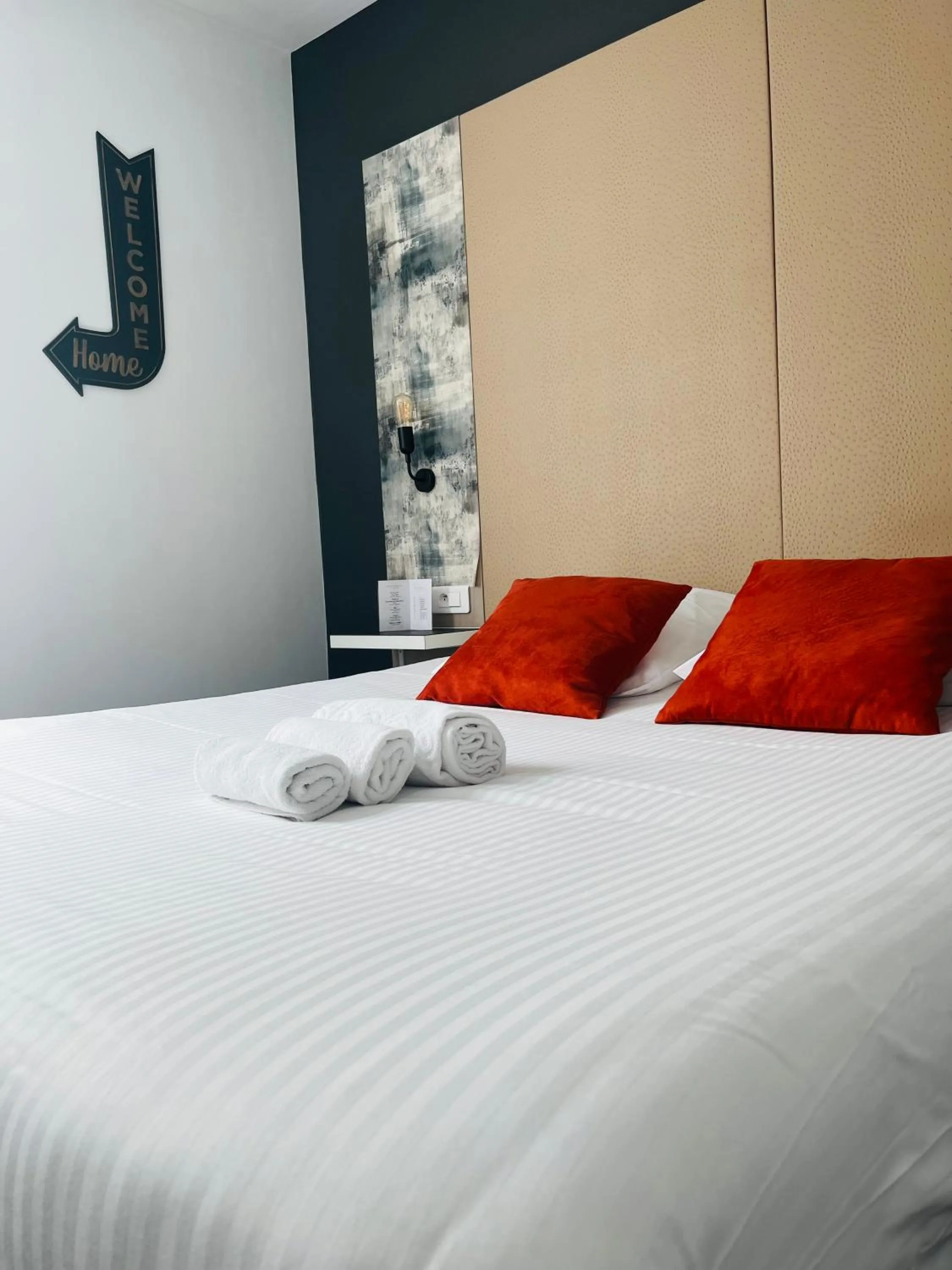 Bedroom, Bed in L'Hôtel Bristol