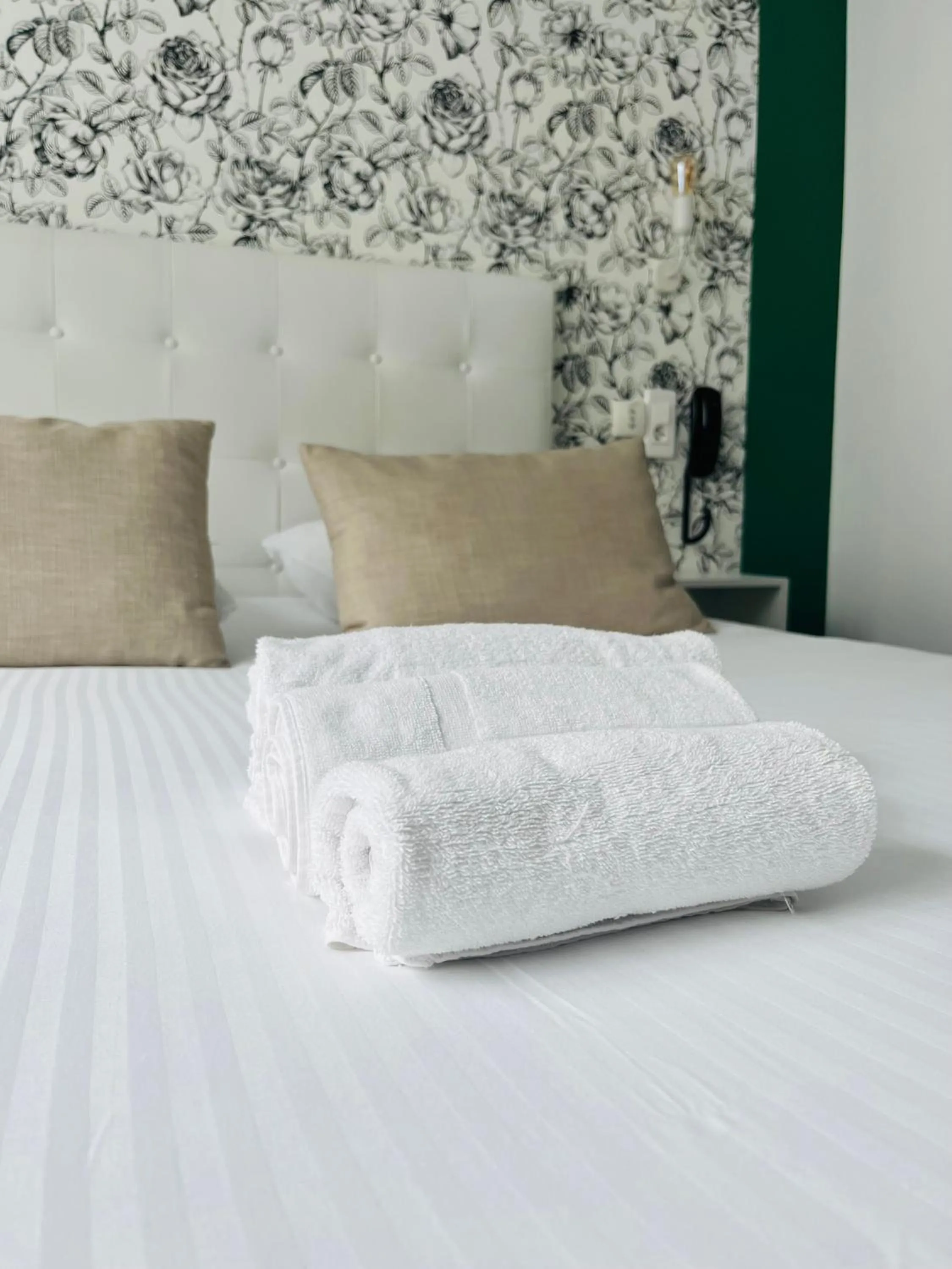 Bedroom, Bed in L'Hôtel Bristol