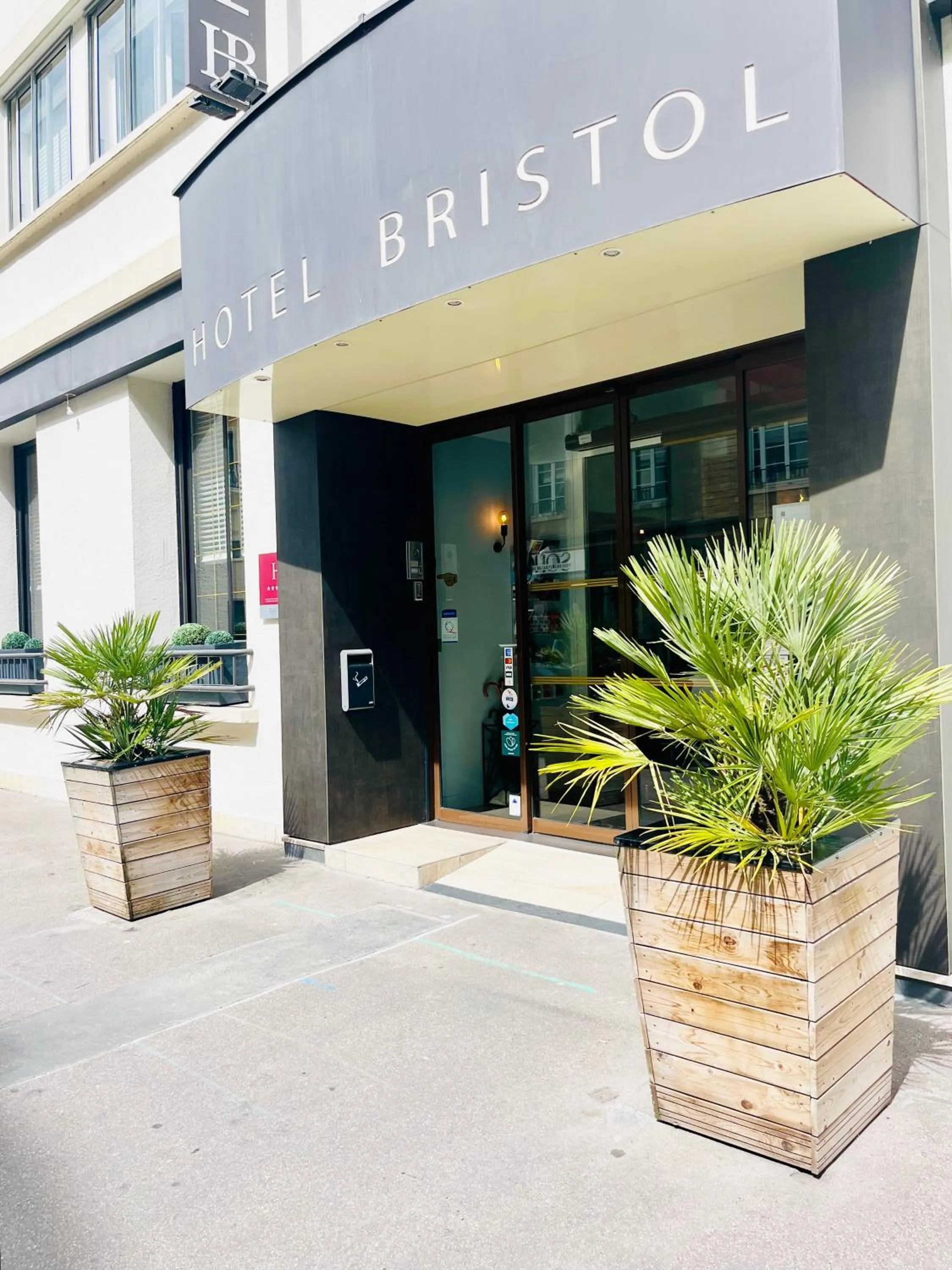 Property building in L'Hôtel Bristol