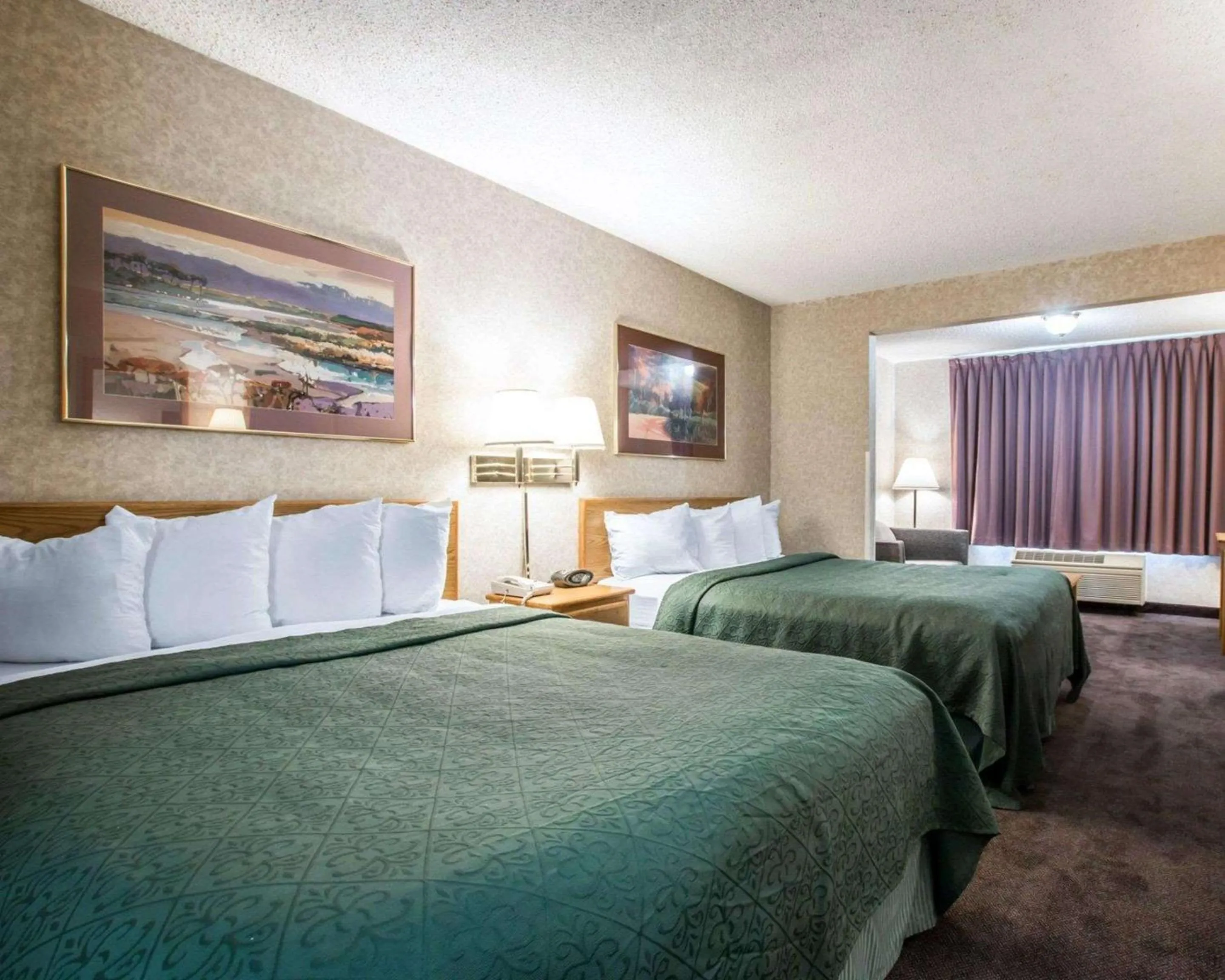 Photo of the whole room, Bed in Quality Suites San Diego Otay Mesa